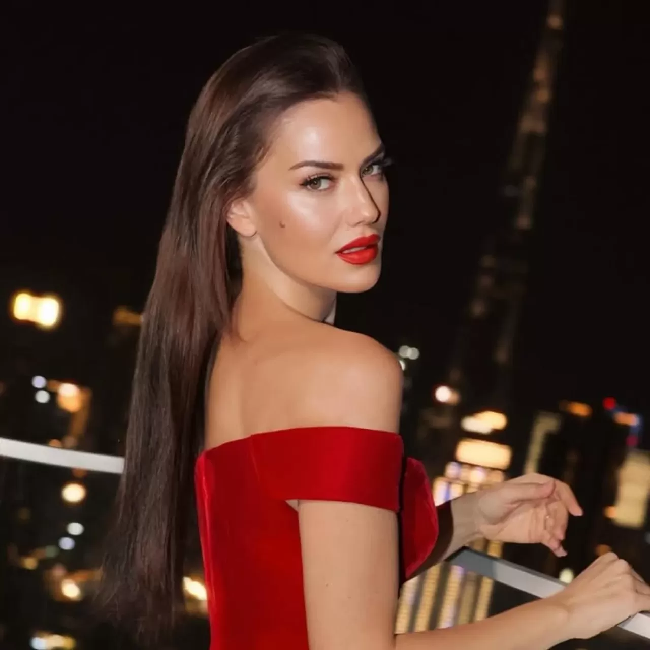 Fahriye Evcen'e Uğultulu Tepeler Dizisinden Teklif