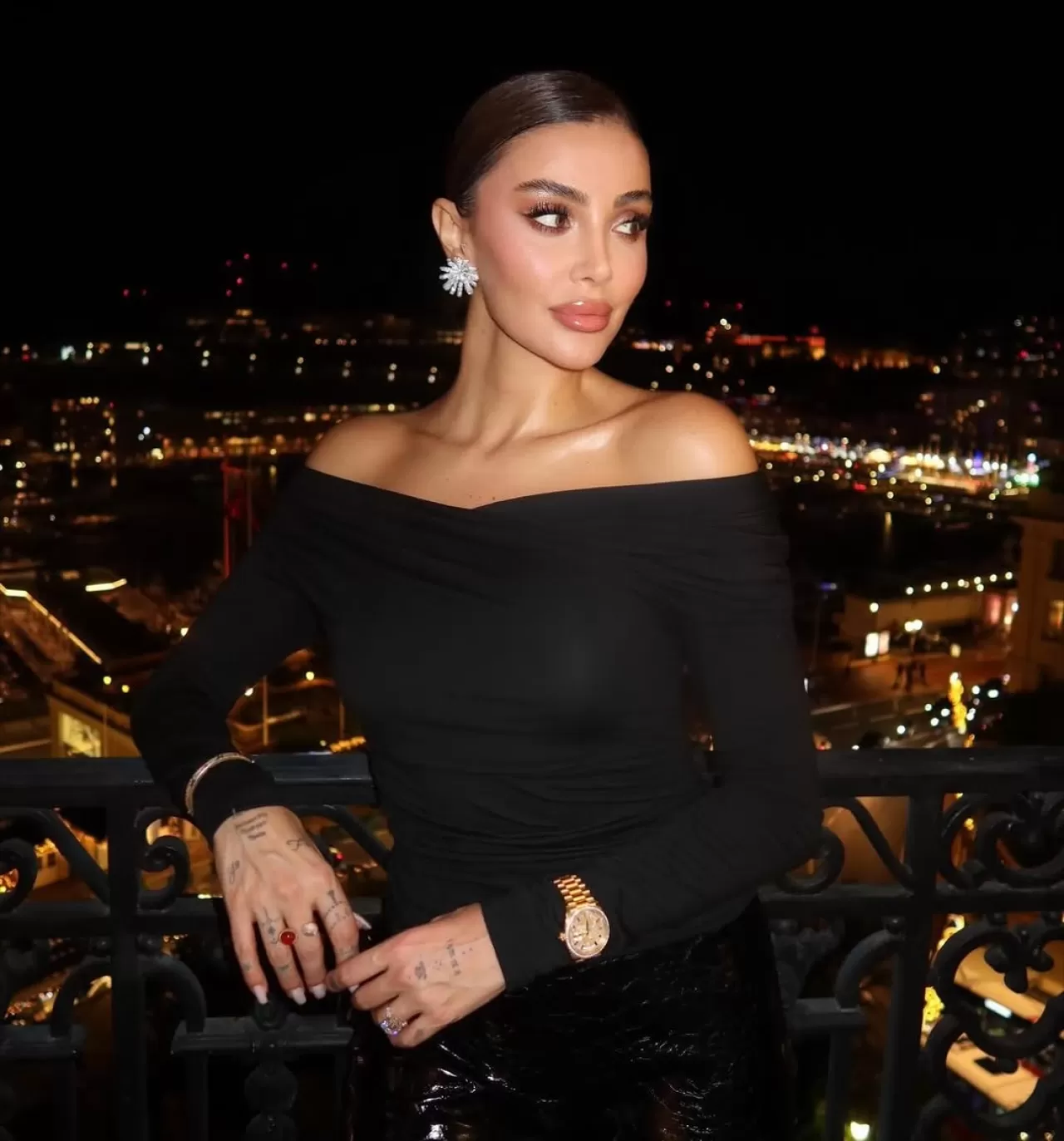 Özge Ulusoy, Monte Carlo'da Modanın Zamansız Rengini Vurguladı