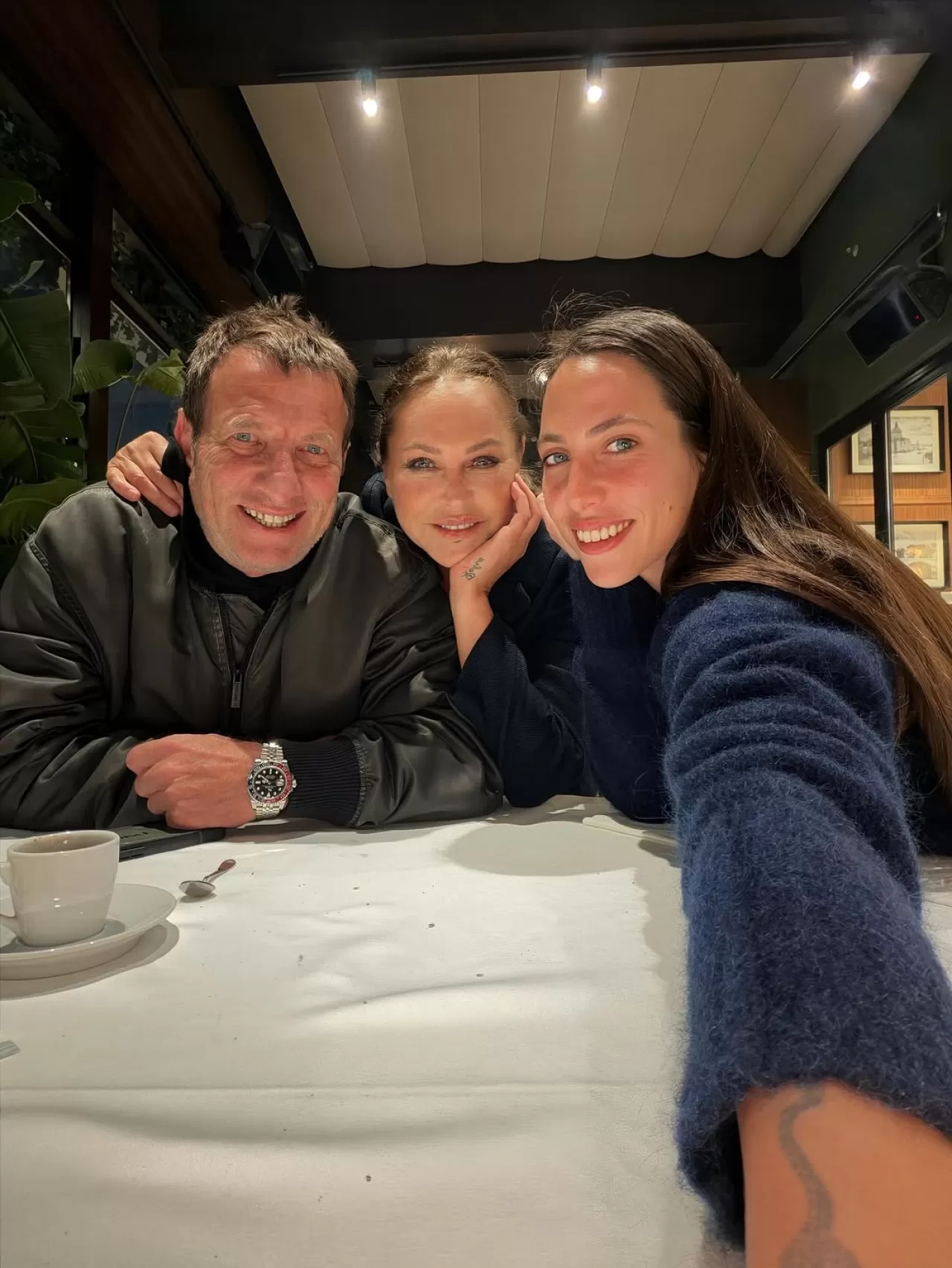 Hülya Avşar'dan 'Kayacılıngiroğlu' Ailesine Sosyal Medya Mesajı