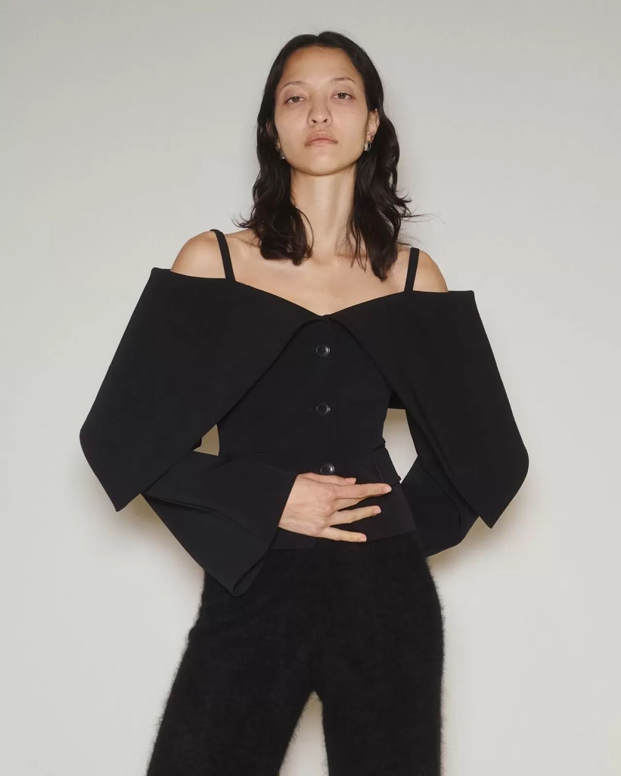 Nanushka Markası, Çevrimiçi ve Mağaza Kanallarında Tüketicilerle Buluşuyor