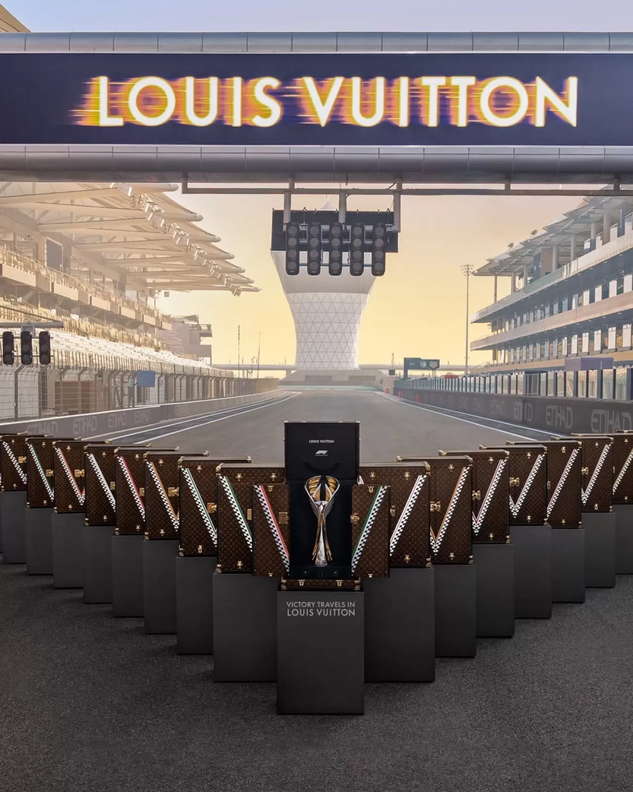 Louis Vuitton, Abu Dhabi Grand Prix'nin Galibini Kutluyor