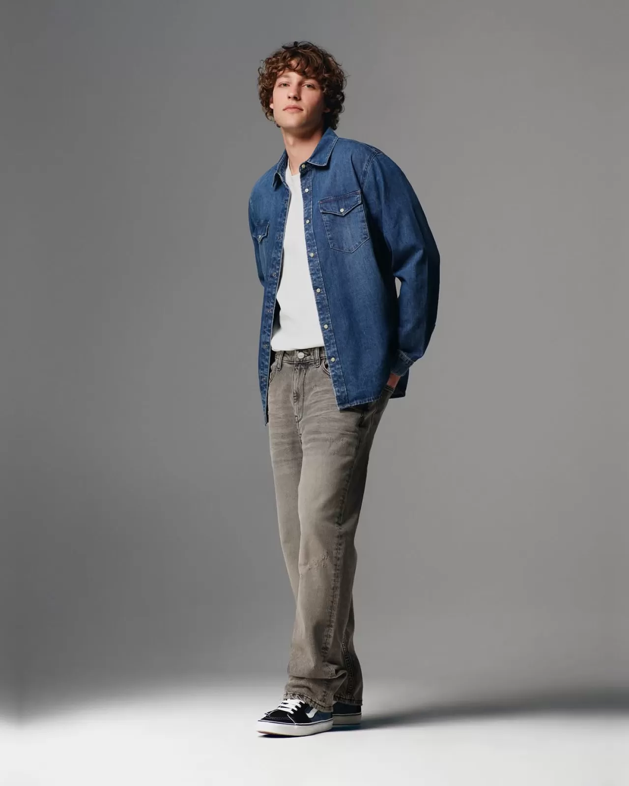 Colins, Zamansız Stilin ve Günlük Rahatlığın Adresi Olmaya Devam Ediyor