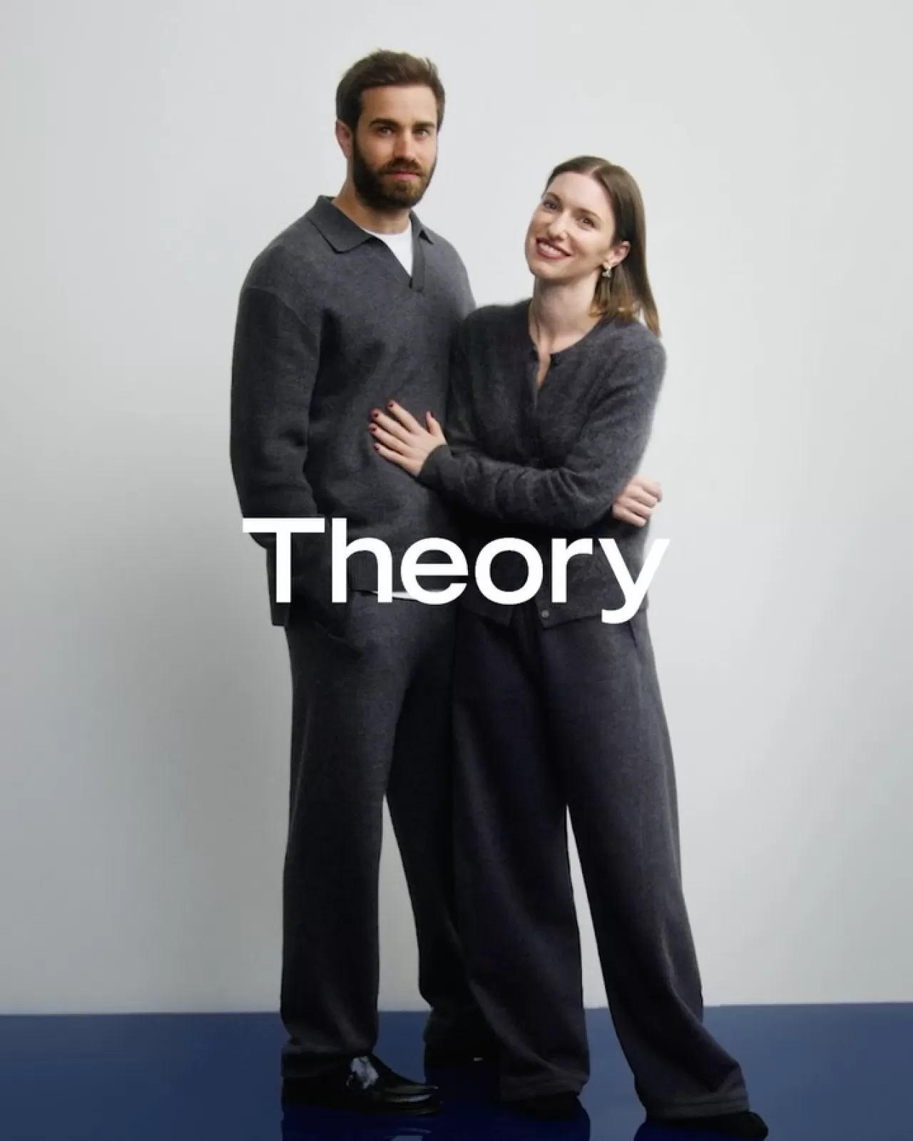 GQ, Laura Reilly ve Nir Sarig'in Seçtiği Theory Tatil Koleksiyonu Ürünlerini Tanıttı