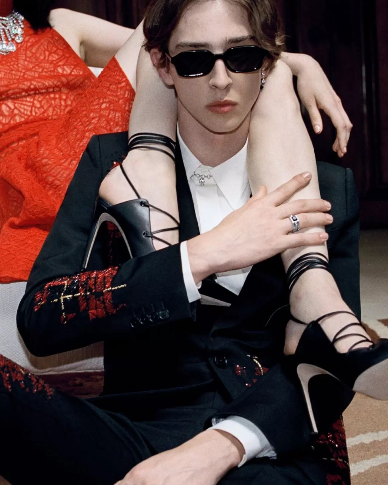 Alexander McQueen'ın 2026 İlkbahar/Yaz Ön Koleksiyonu: Modernist Bir Zarafet