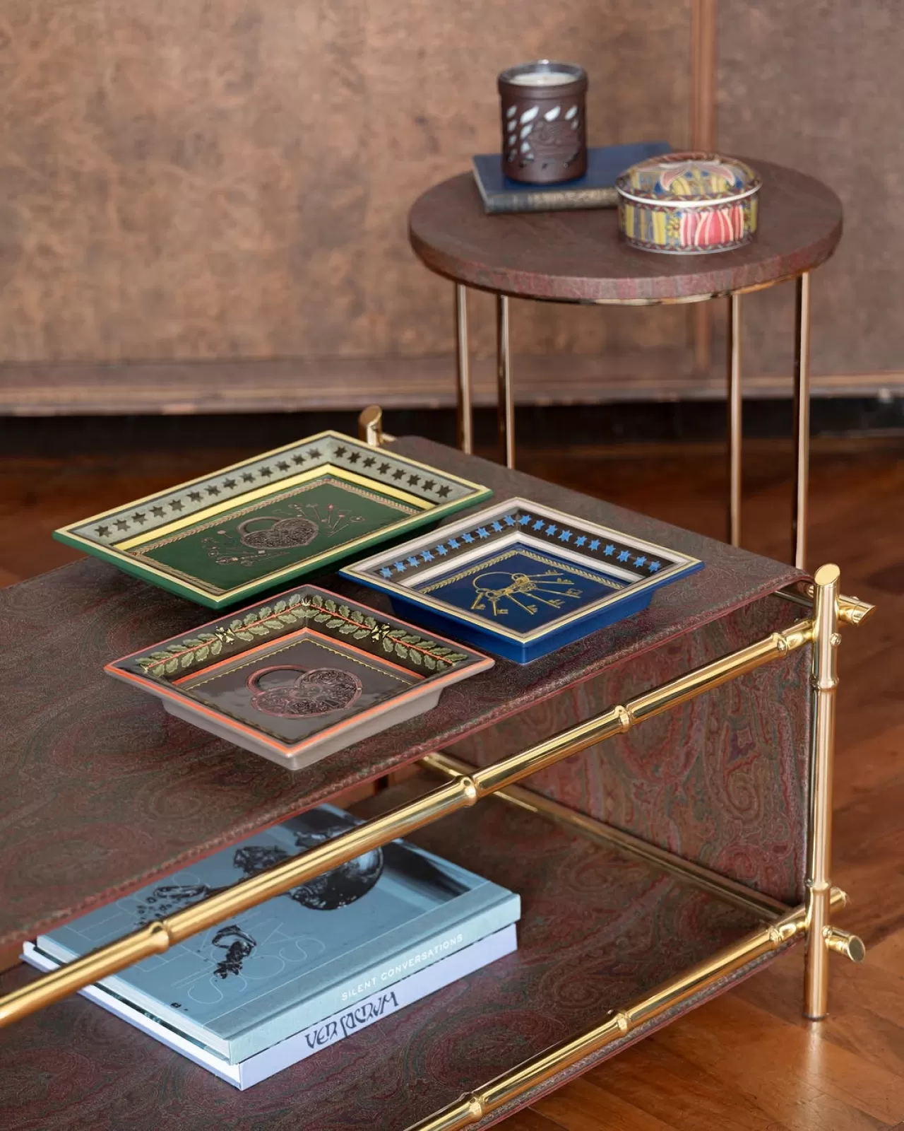 Etro, Gündelik Yaşamı Zenginleştiren Paisley Desenli Hediye Koleksiyonunu Tanıttı