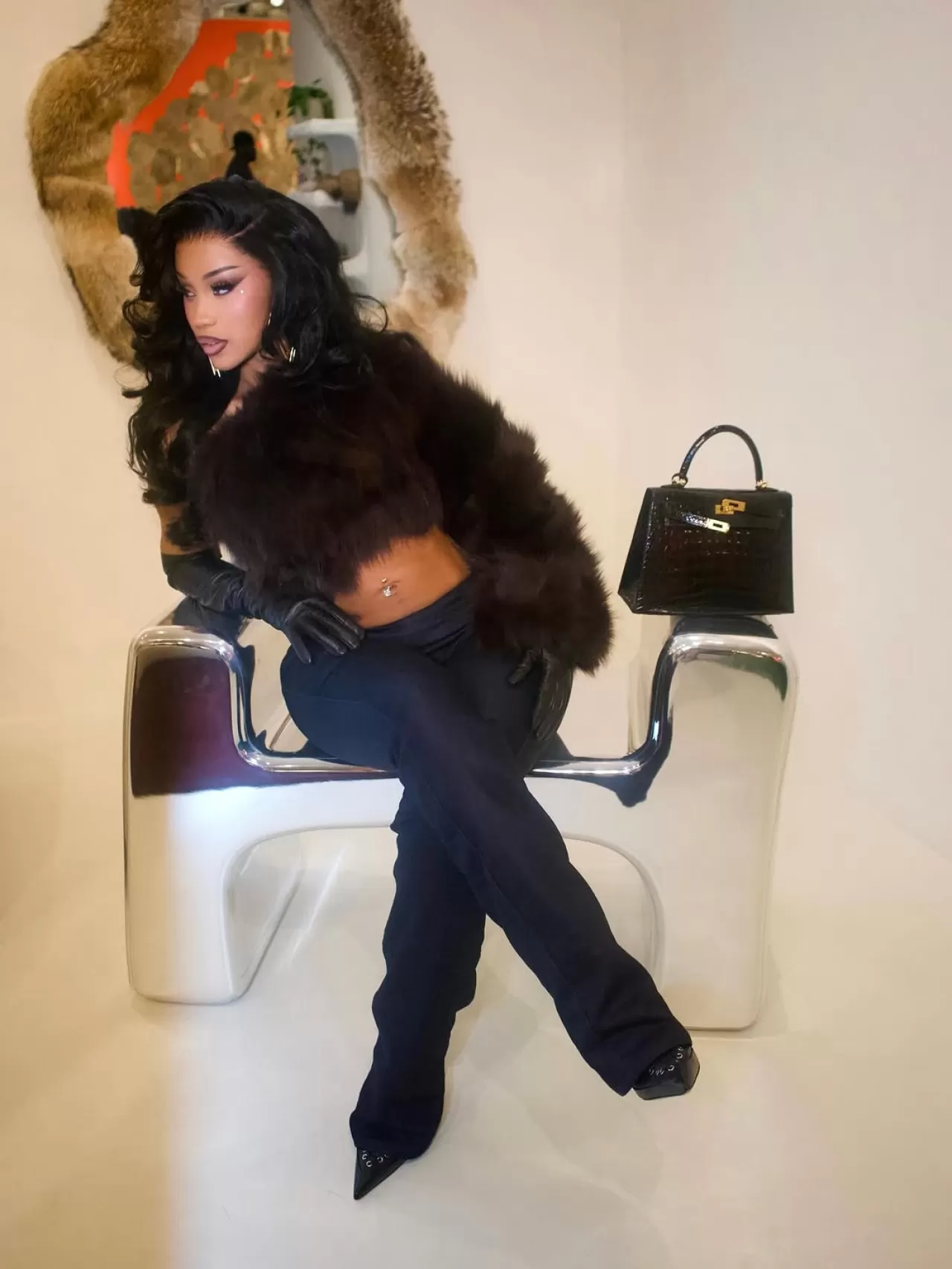 Cardi B'nin Mobilya Koleksiyonu Art Basel'de Sergilendi