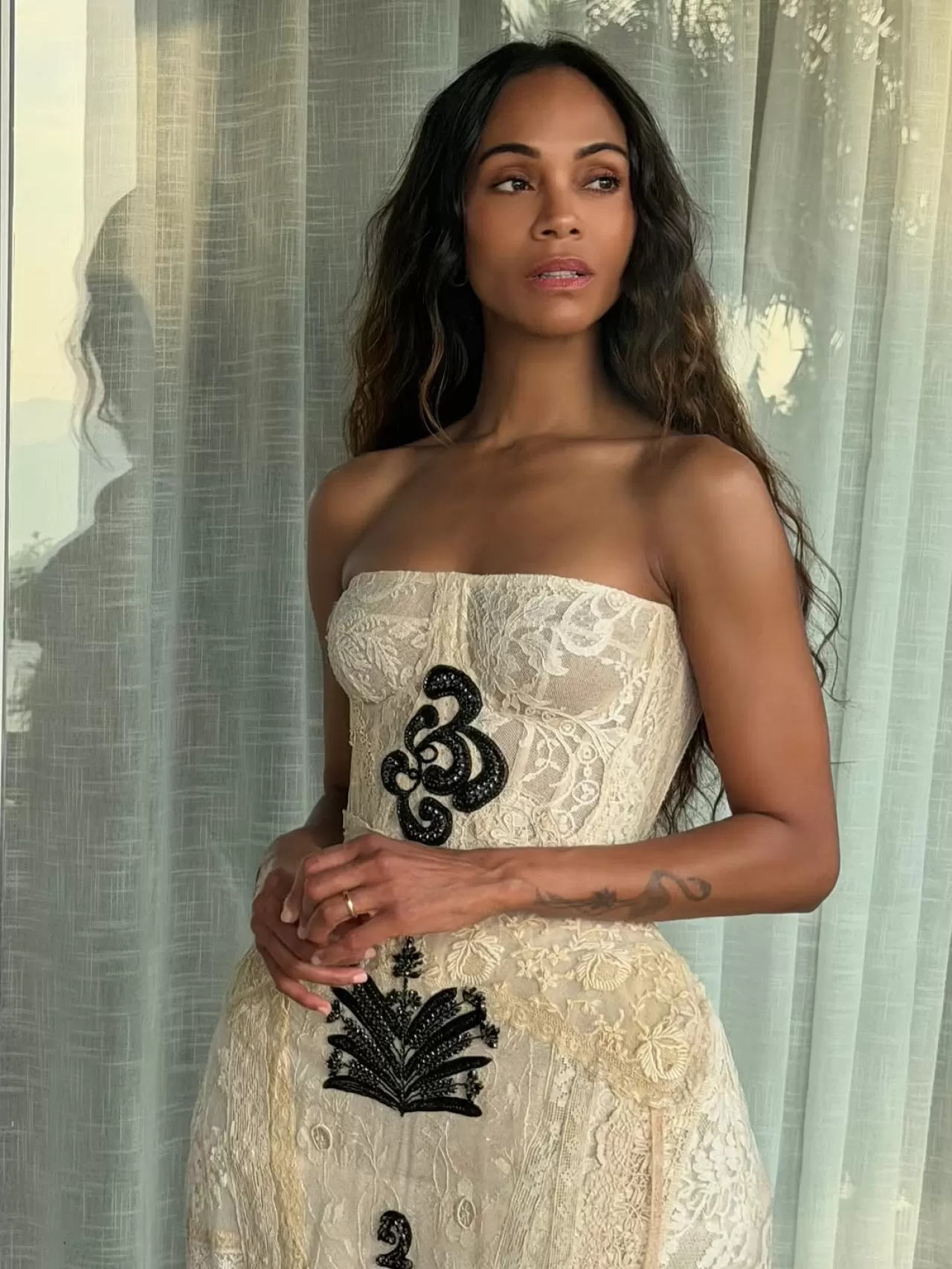 Zoe Saldaña, Çinli Hayranlarına Sosyal Medyadan Sevgi Dolu Mesaj Gönderdi