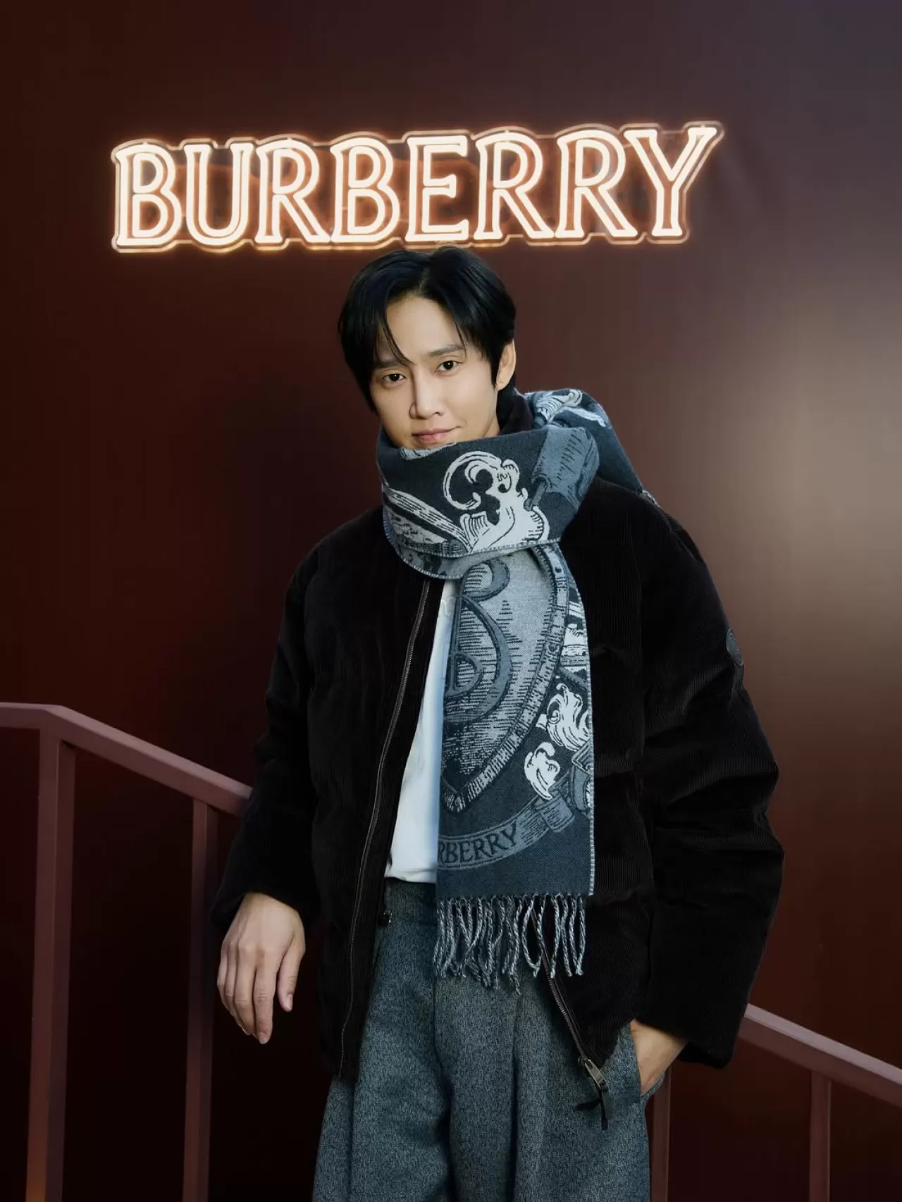 Park Sung-hoon, Burberry'nin Tatil Temalı Reklam Kampanyasında Yer Aldı