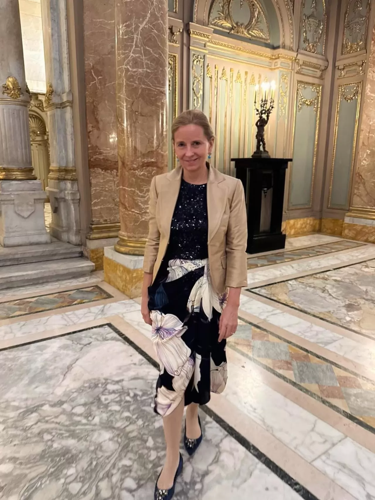 Prenses Camilla von Habsburg, Atıl Kutoğlu'nun 2026 İlkbahar-Yaz Koleksiyonundan Bir Tasarımı Giydi