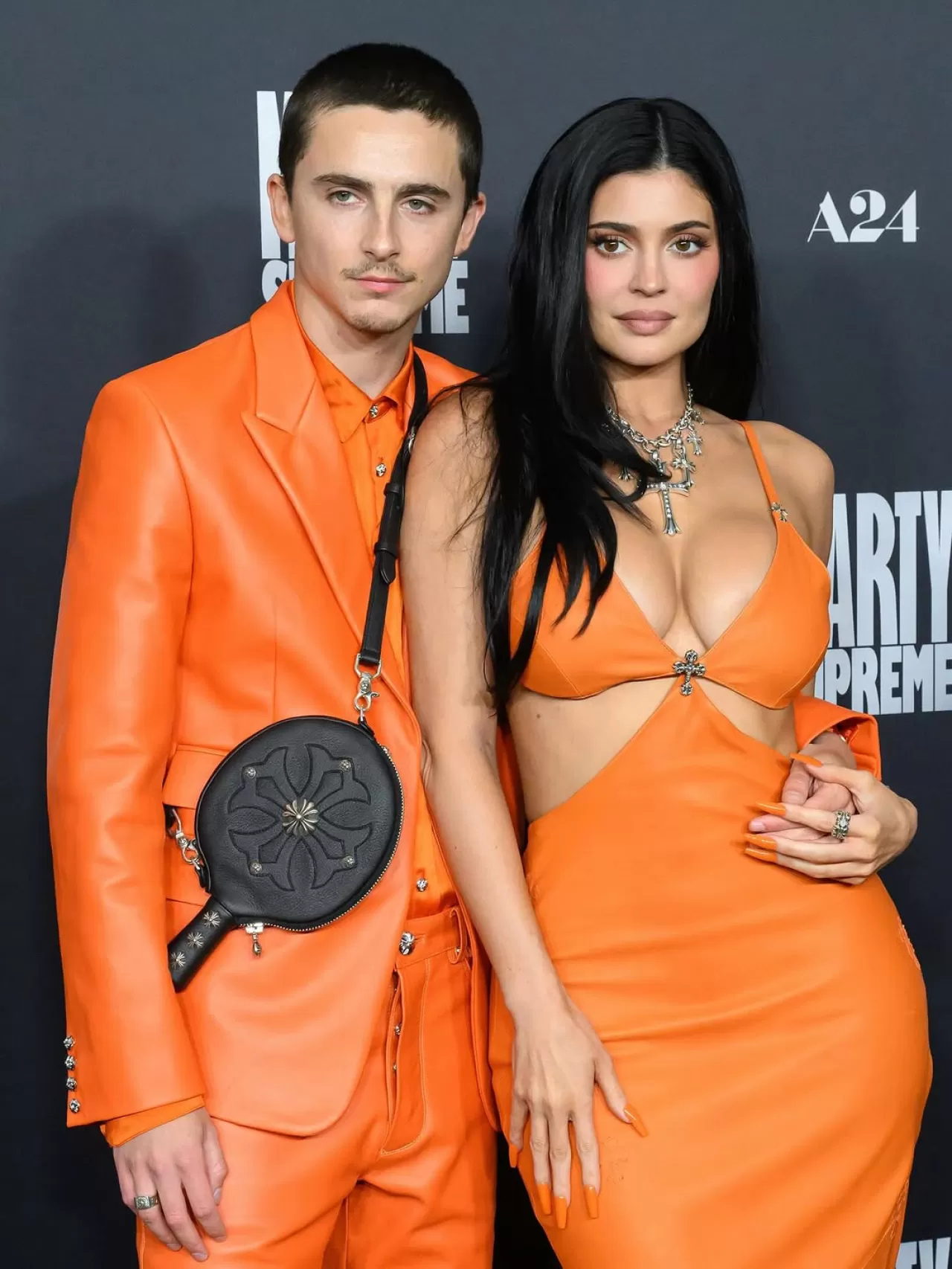 Timothée Chalamet ve Kylie Jenner'ın Los Angeles Galasındaki Stili Çift Giyim Tarzını Yeniden Tanımladı
