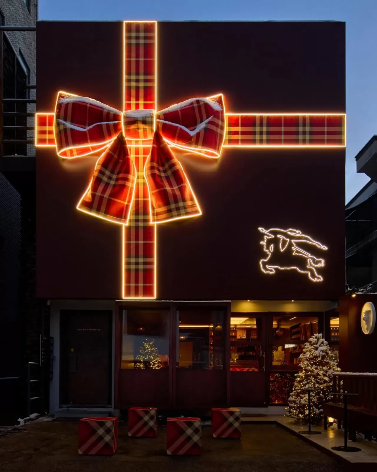 Burberry, Seul'de Festive Knight Bar ile Tatil Dönemini Kutluyor