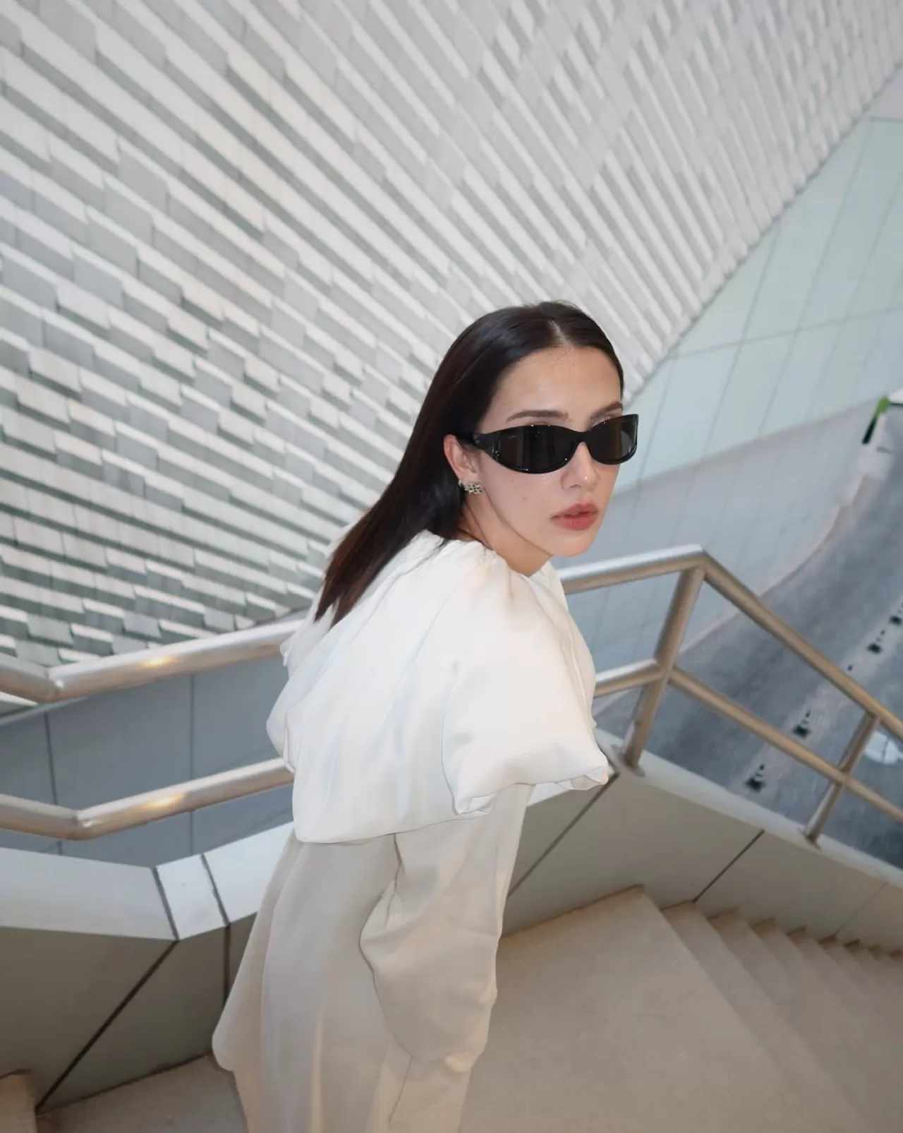 Sara Legge'nin İkonik Güneş Gözlükleri ve Moda Dünyasındaki Yeri