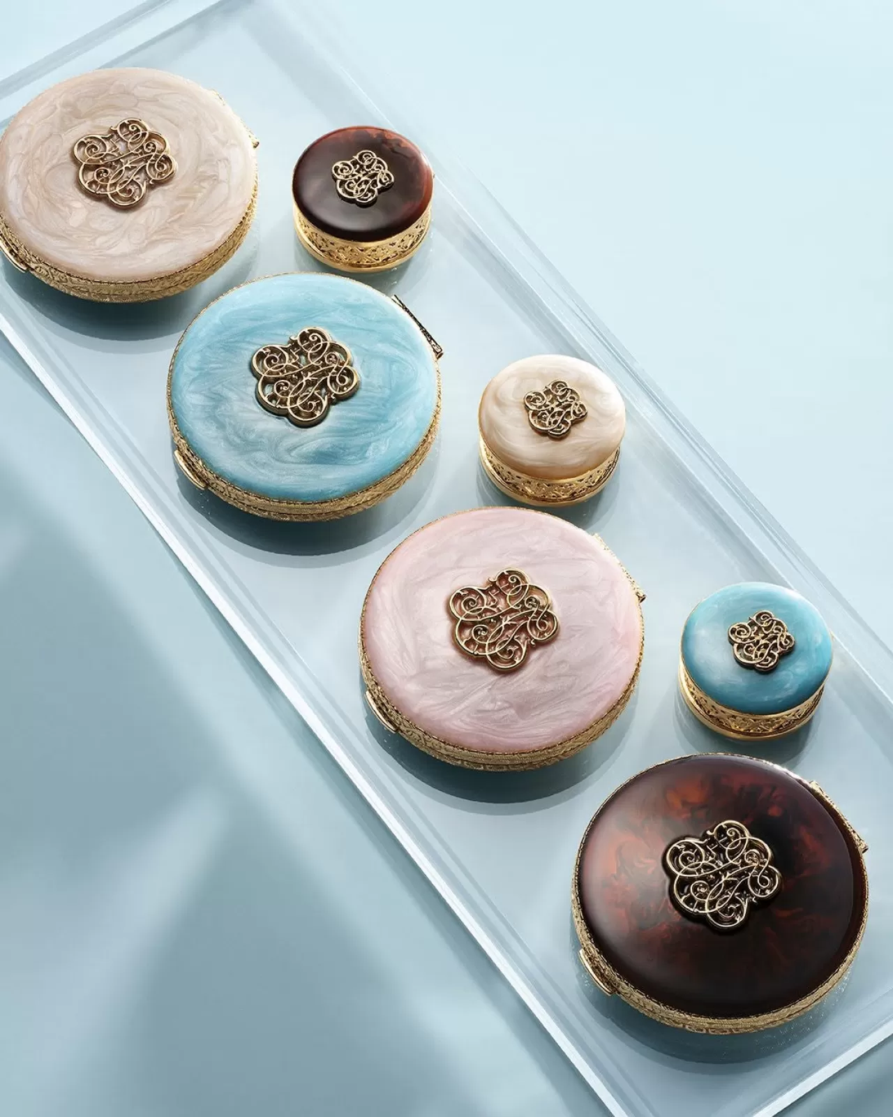 Estée Lauder, 1965 Yılbaşı Koleksiyonu'ndan İlhamla Yeni Kompakt Ürünlerini Tanıttı