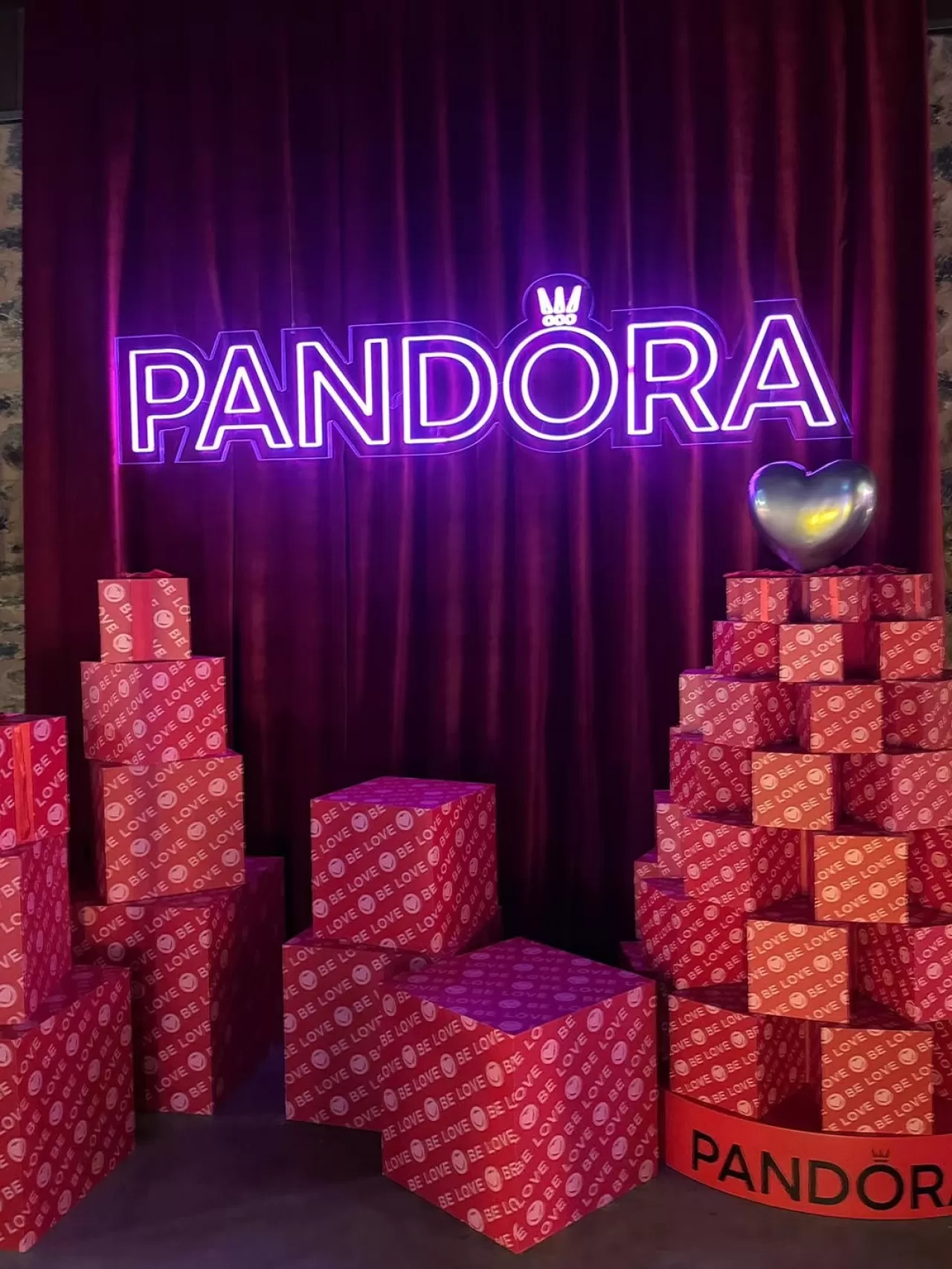 Beril Pozam, Pandora Markasının Gecesine Katıldı