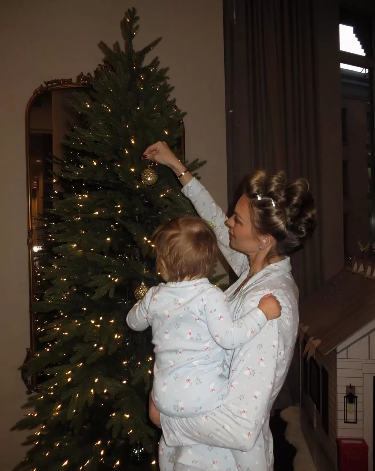 Amazon Essentials, Sofia Richie Grainge İş Birliği ile Tatil Dönemine Özel Pijama Koleksiyonunu Duyurdu