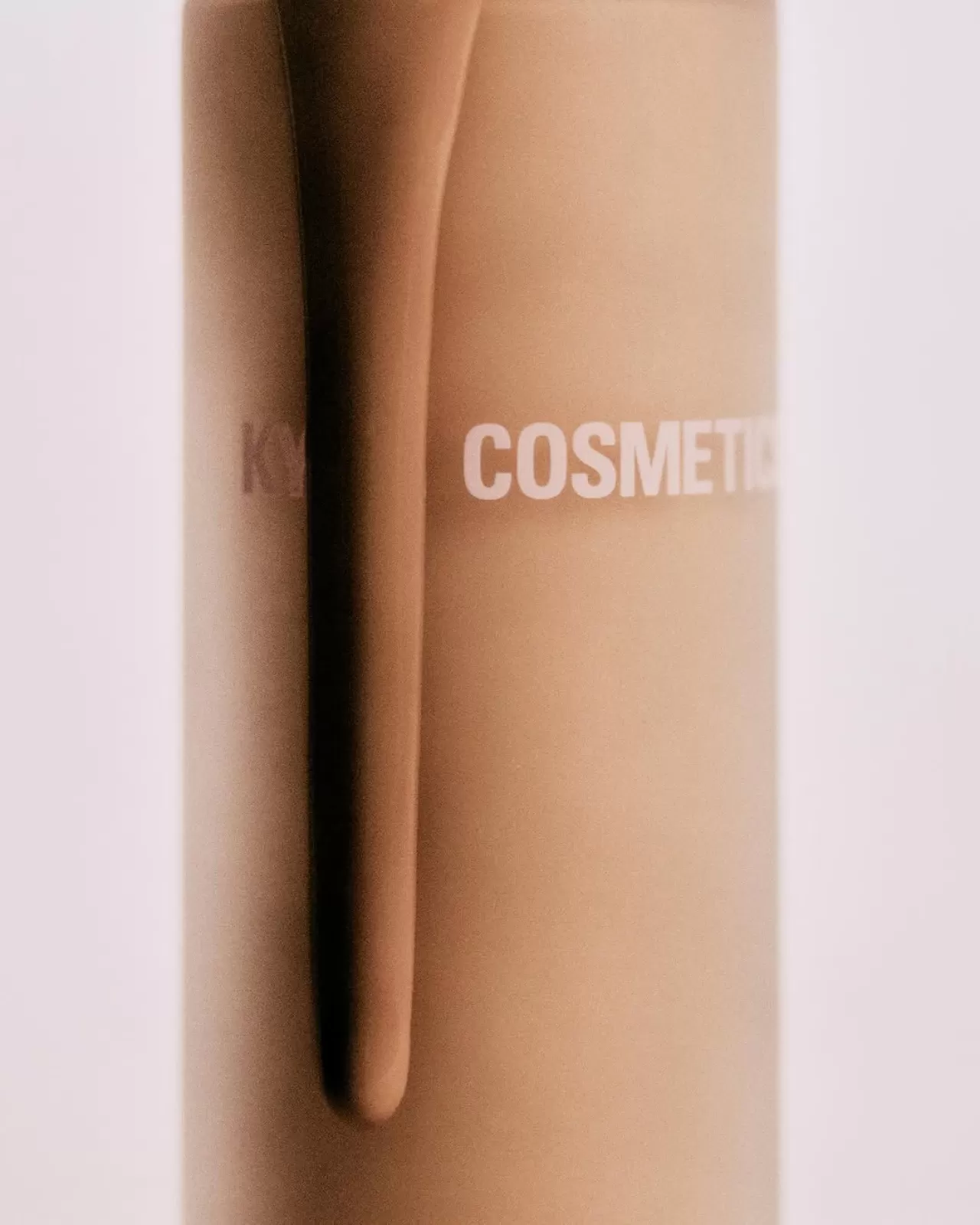 Kylie Cosmetics'ten Tatil Dönemi Kampanyası: 5 Günlük Sürprizler Başladı