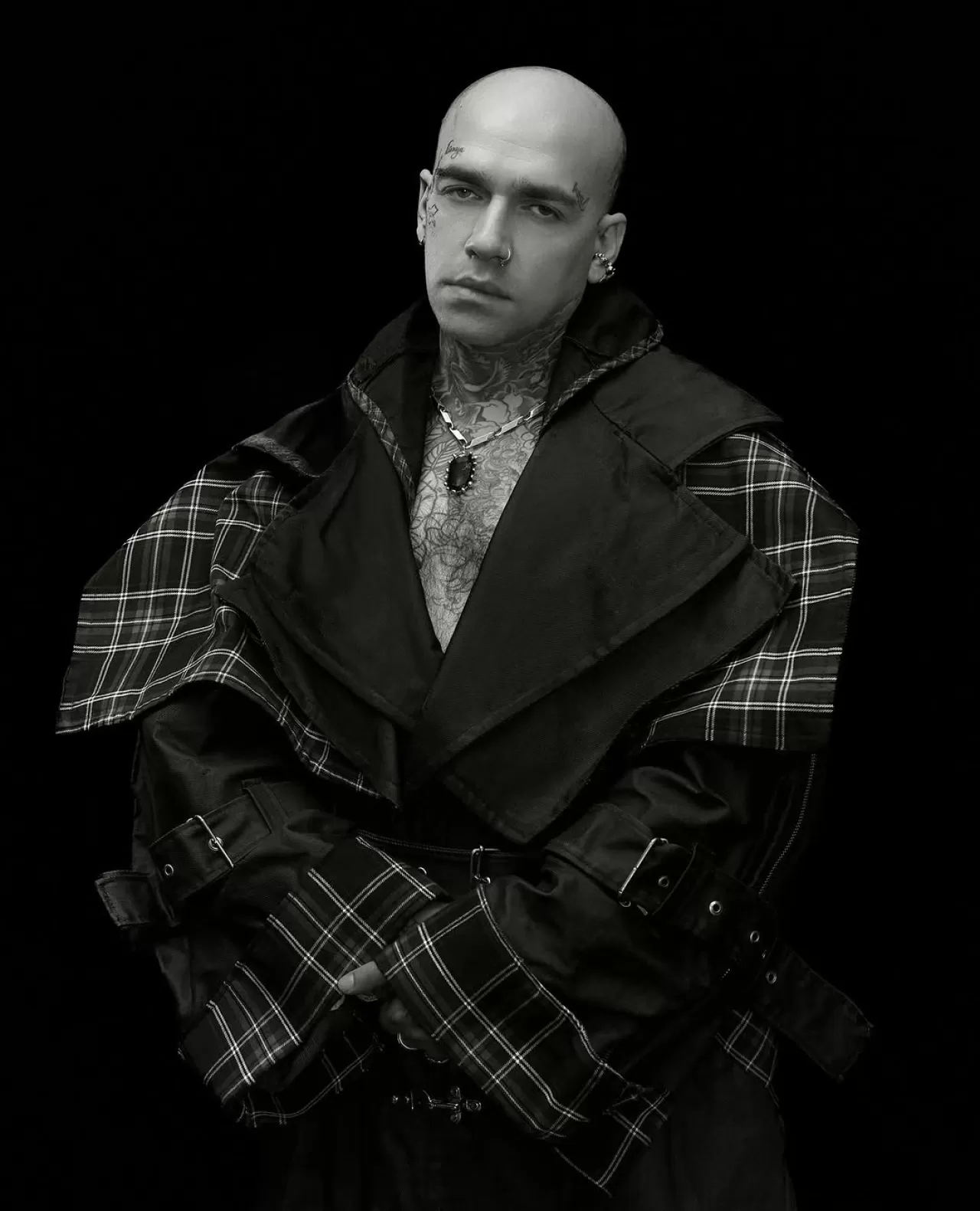 Ezhel'in Yeni Şarkısı "Deli Mi Ne" Yayınlandı: Otobiyografik Trap Şarkısı