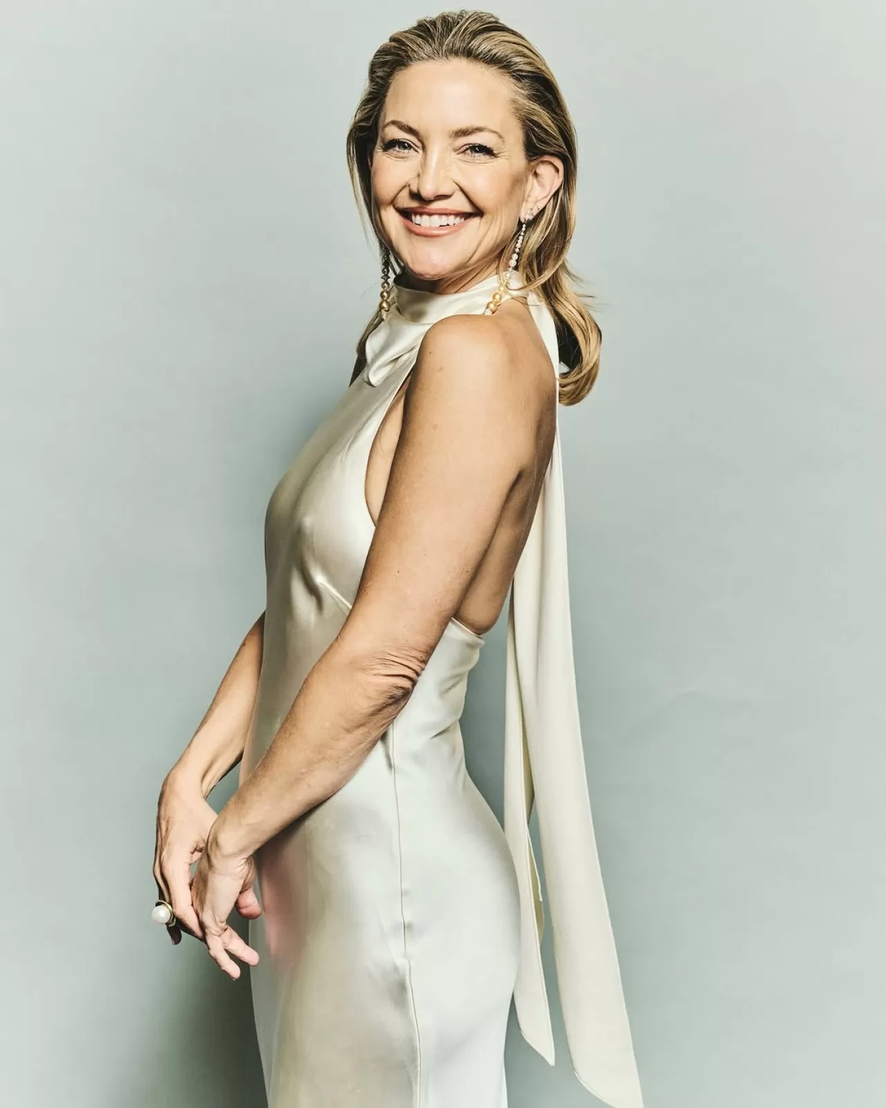 Kate Hudson, Gotham Ödülleri'nde Ralph Lauren Elbisesiyle Sahne Aldı