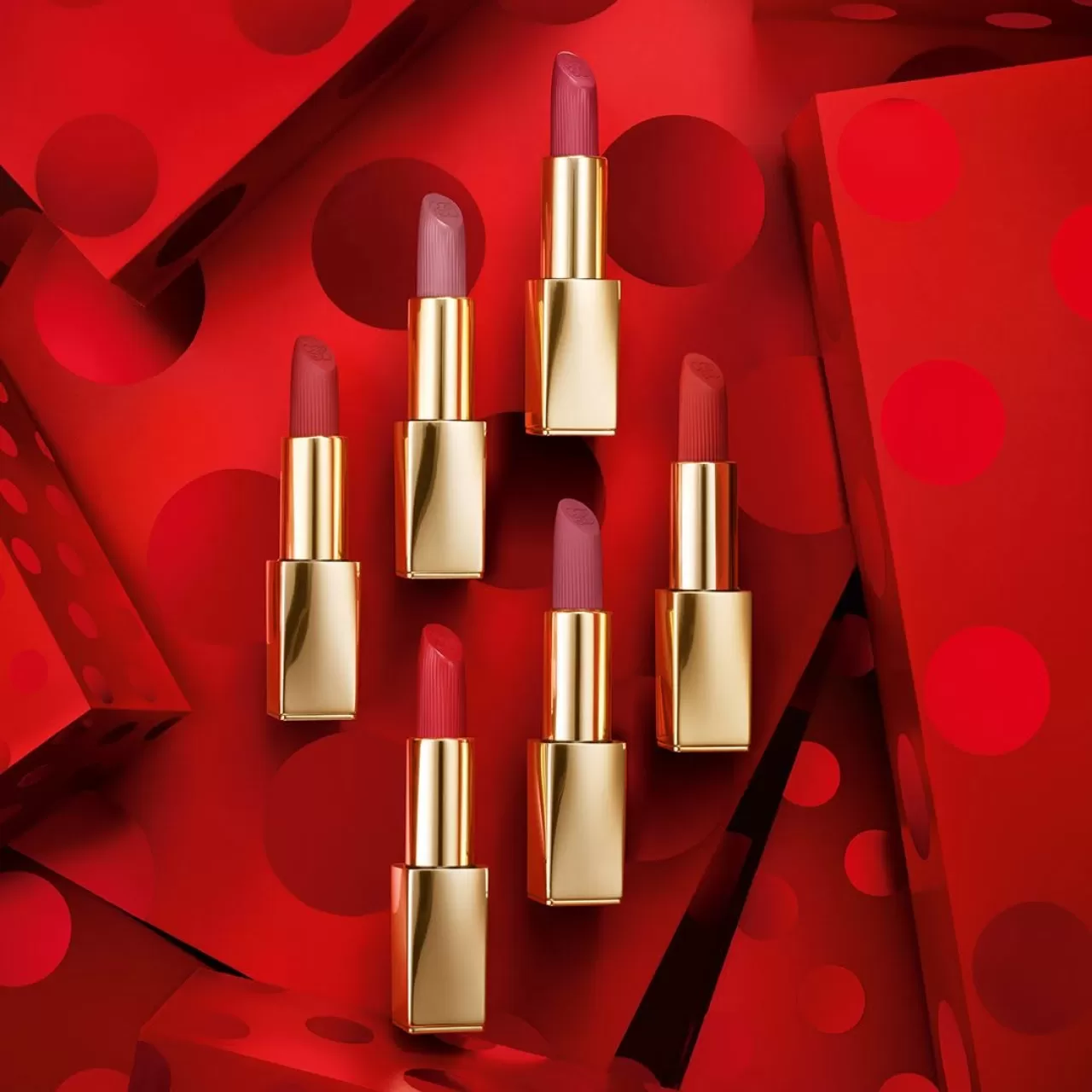 Estée Lauder'dan Yıl Boyu Hediyelik Önerisi: Rujun İkonik Çekiciliği