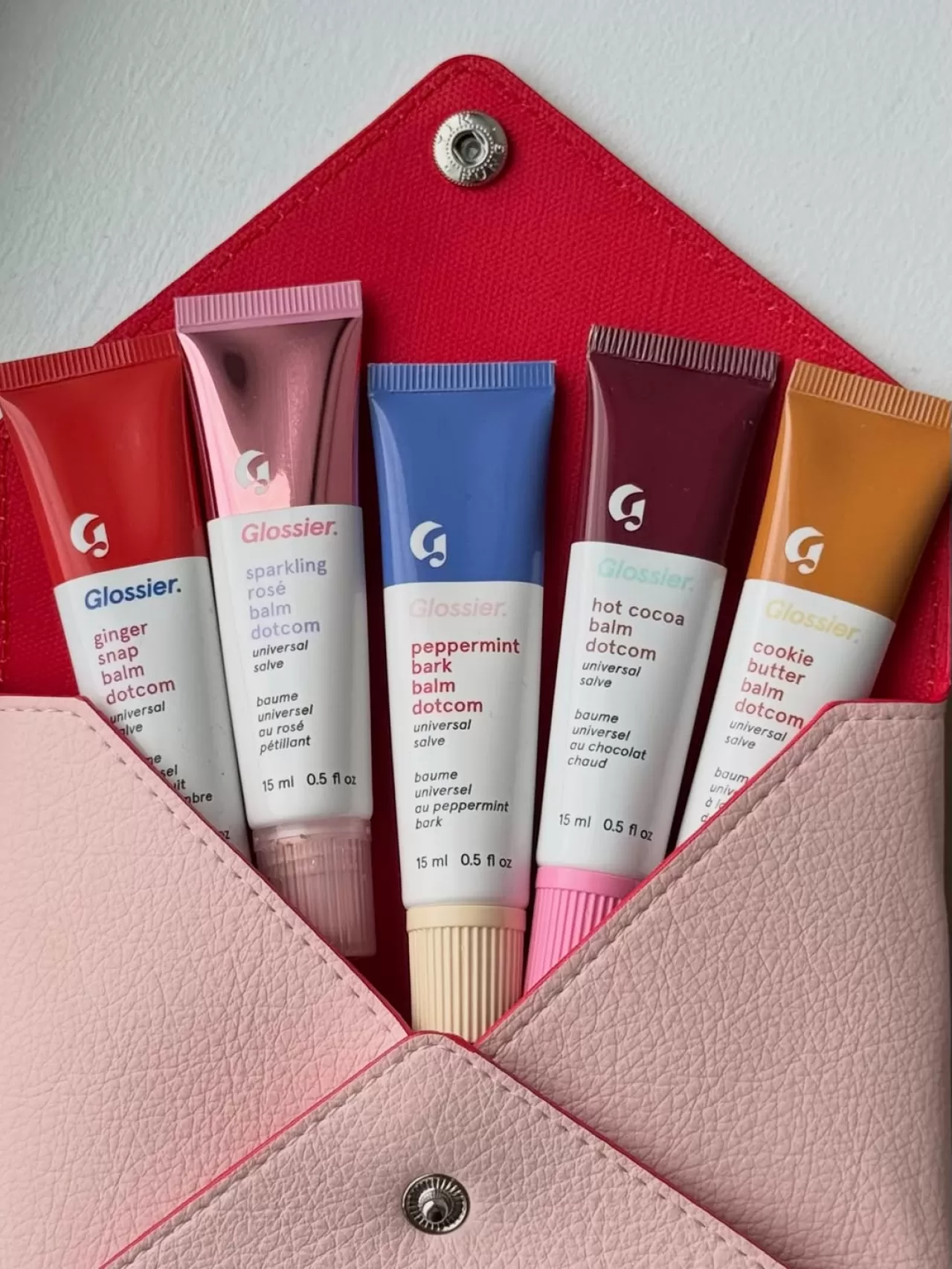 Glossier, 7 Günlük Hediye Kampanyası Kapsamında Tatil Balm Dotcom Koleksiyonunu Dağıtacak