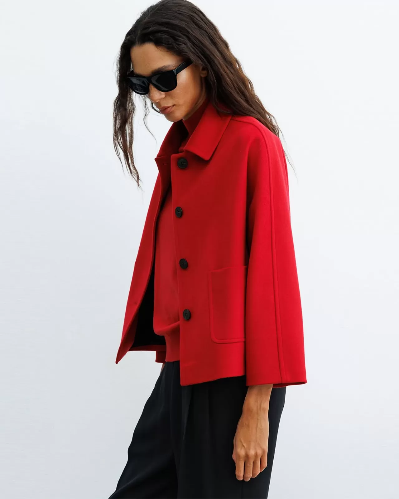 Tüzün Giyim'den Kışa Hazırlık: Kırmızı Bebe Yaka Ceket