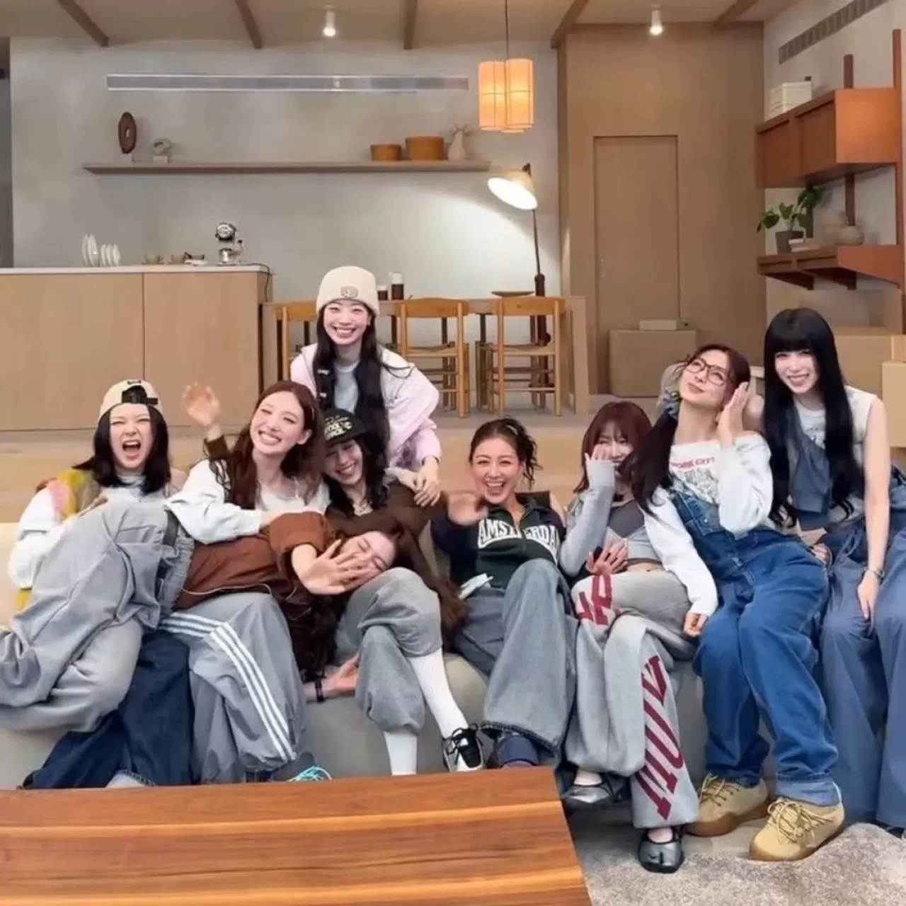 TWICE'ın "ME & YOU" Müzik Videosu, Teen Vogue Tarafından 2025'in En İyileri Arasında Gösterildi