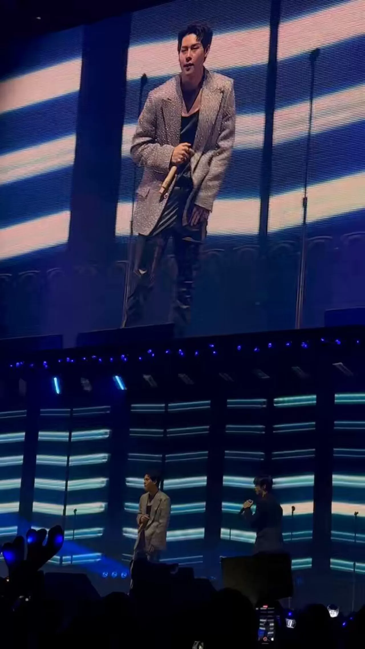 MONSTA X, Jingle Ball Sahnesini Açık Mavi Performanslarıyla Aydınlattı