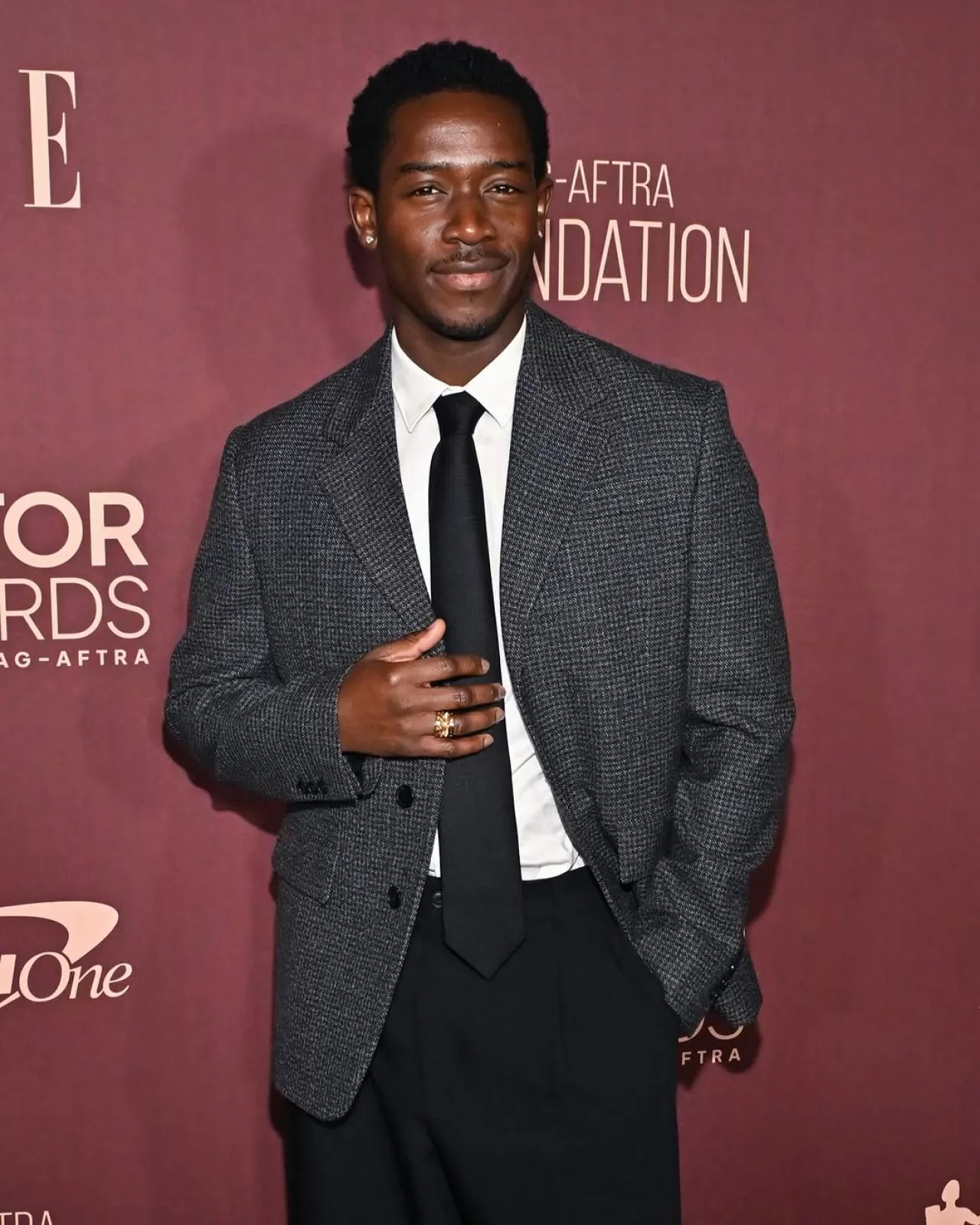 Damson Idris'in Noel Stili Moda Dünyasında İlham Kaynağı Oldu