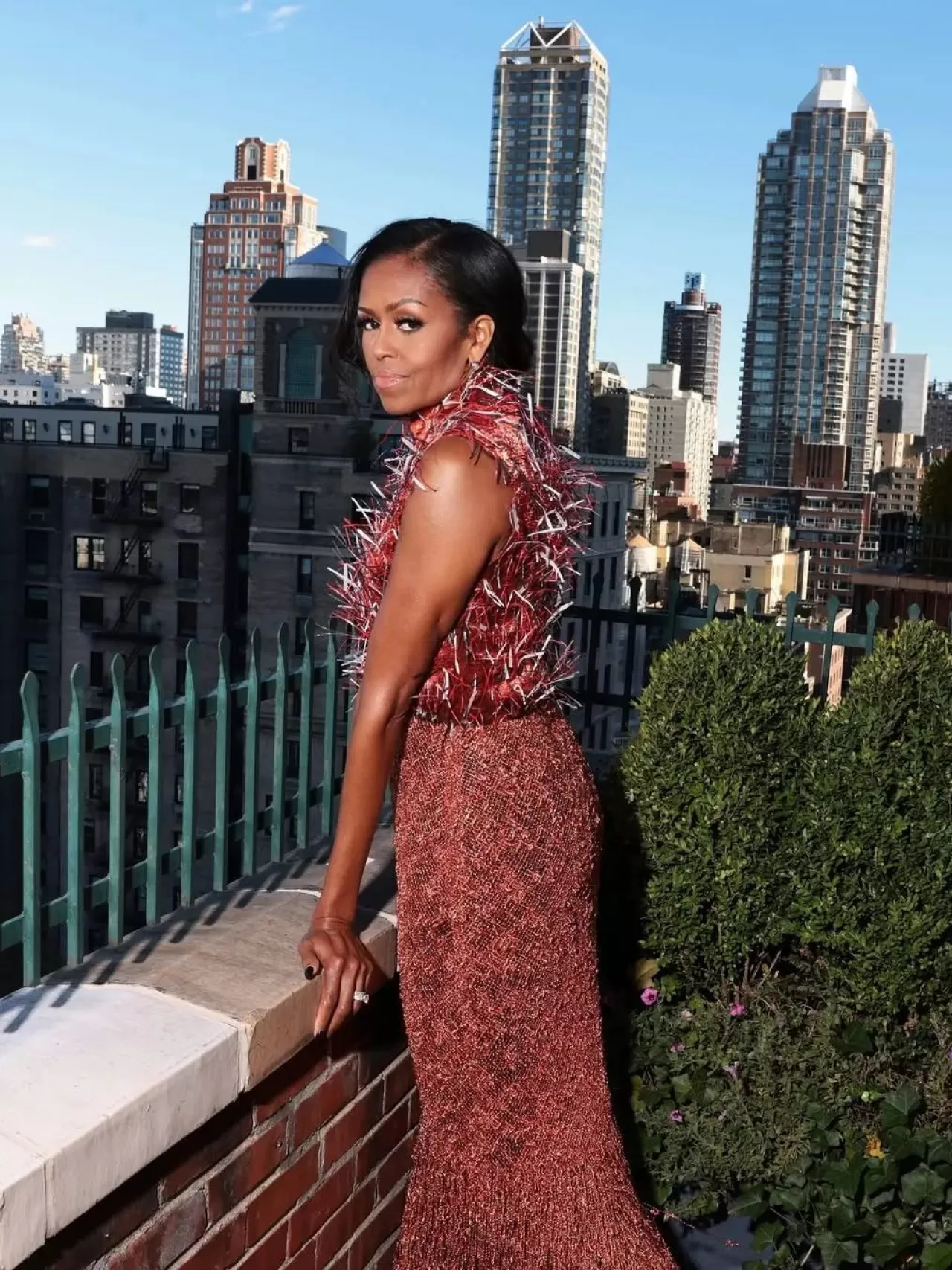 Michelle Obama, Yeni Kitabı "The Look" Tanıtım Turunda Chanel Tasarımıyla Dikkat Çekti