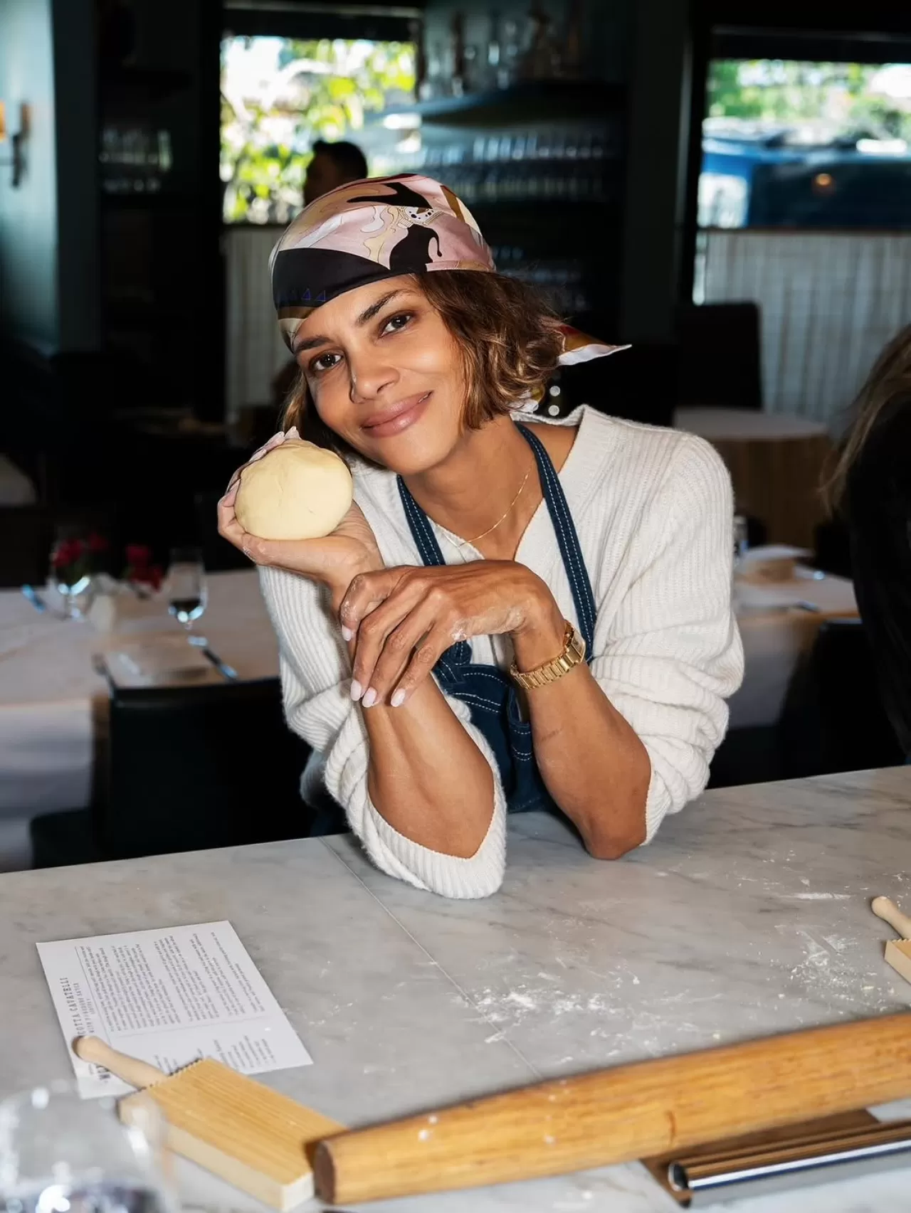 Halle Berry, Airbnb Deneyimi ile Pasta Yapımını Öğrendi