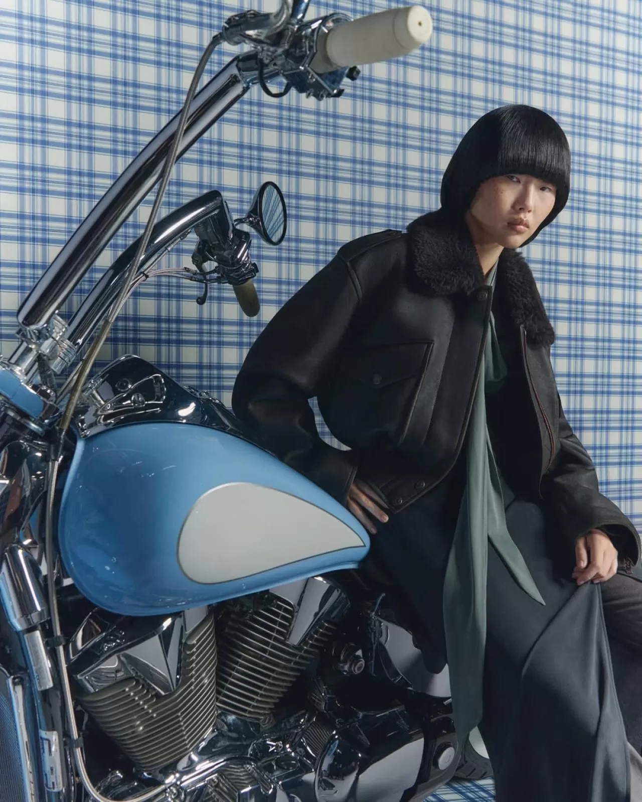 Acne Studios, 2026 İlkbahar/Yaz Koleksiyonu ile Güçlü Bir Kadınlık Tasvir Ediyor