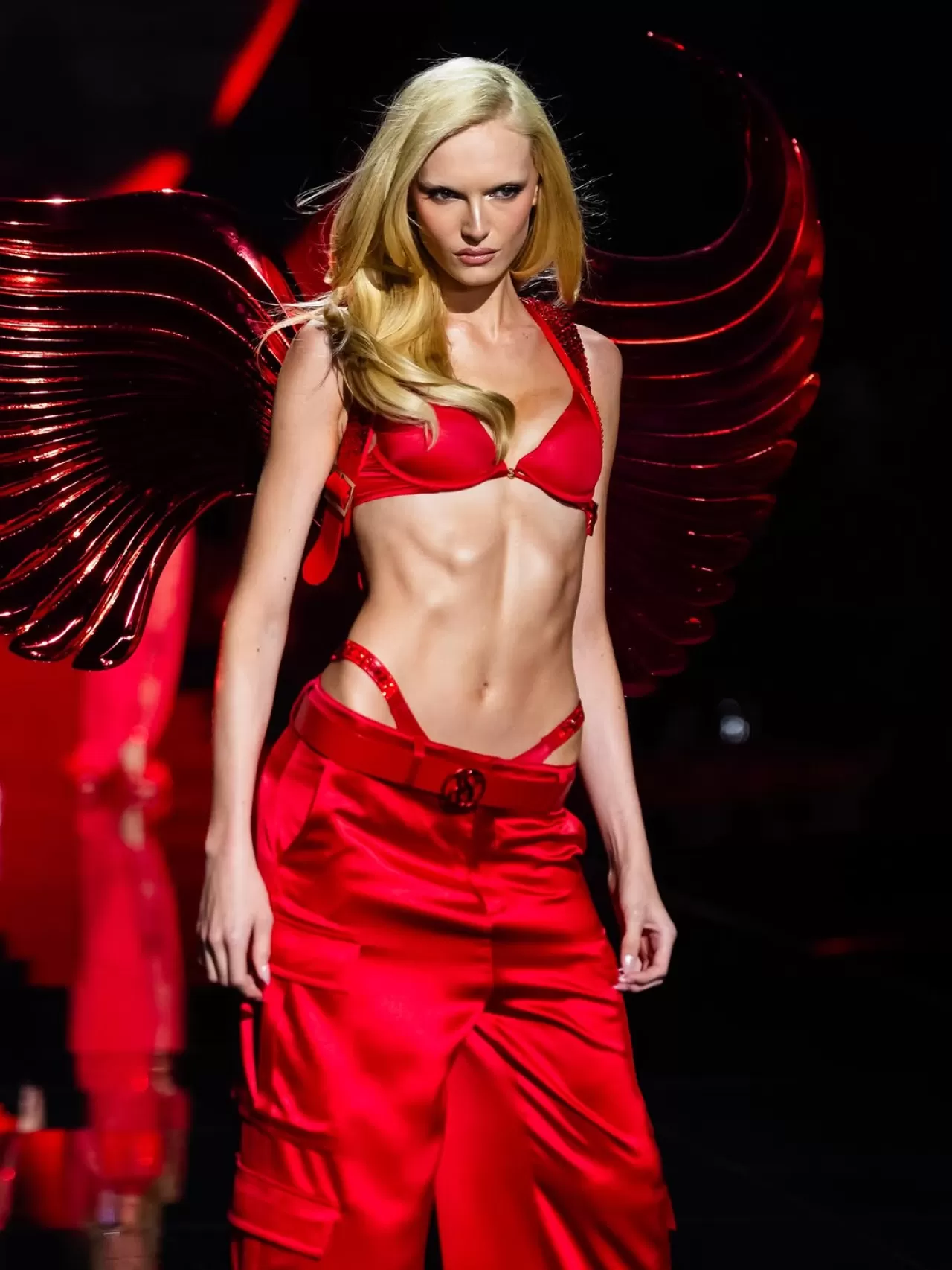 Alex Consani'nin Moda Dünyasında Yükselen Yıldızı