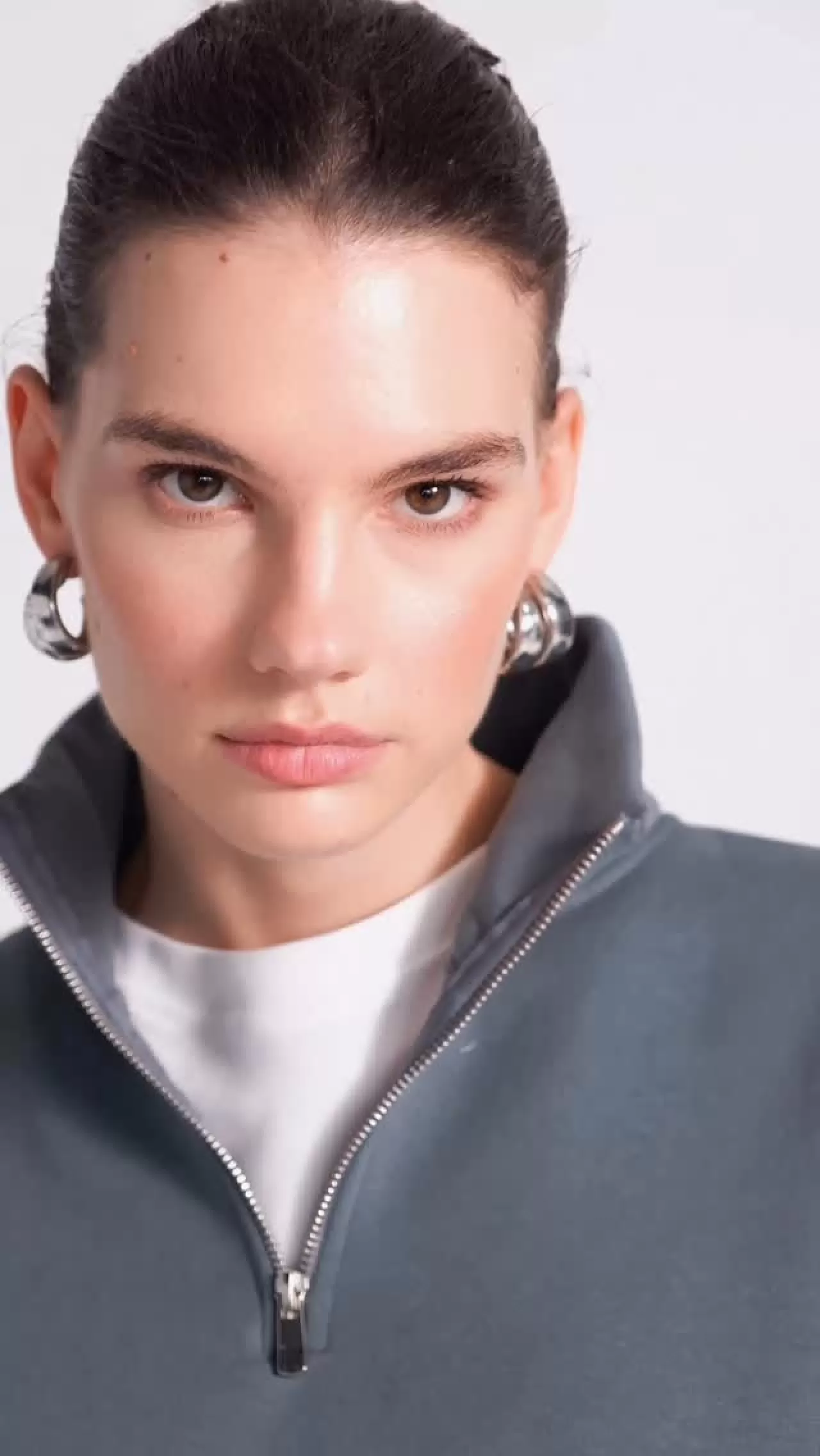 Tudors, Minimalist Tasarımlı Günlük Sweatshirt Koleksiyonunu Duyurdu