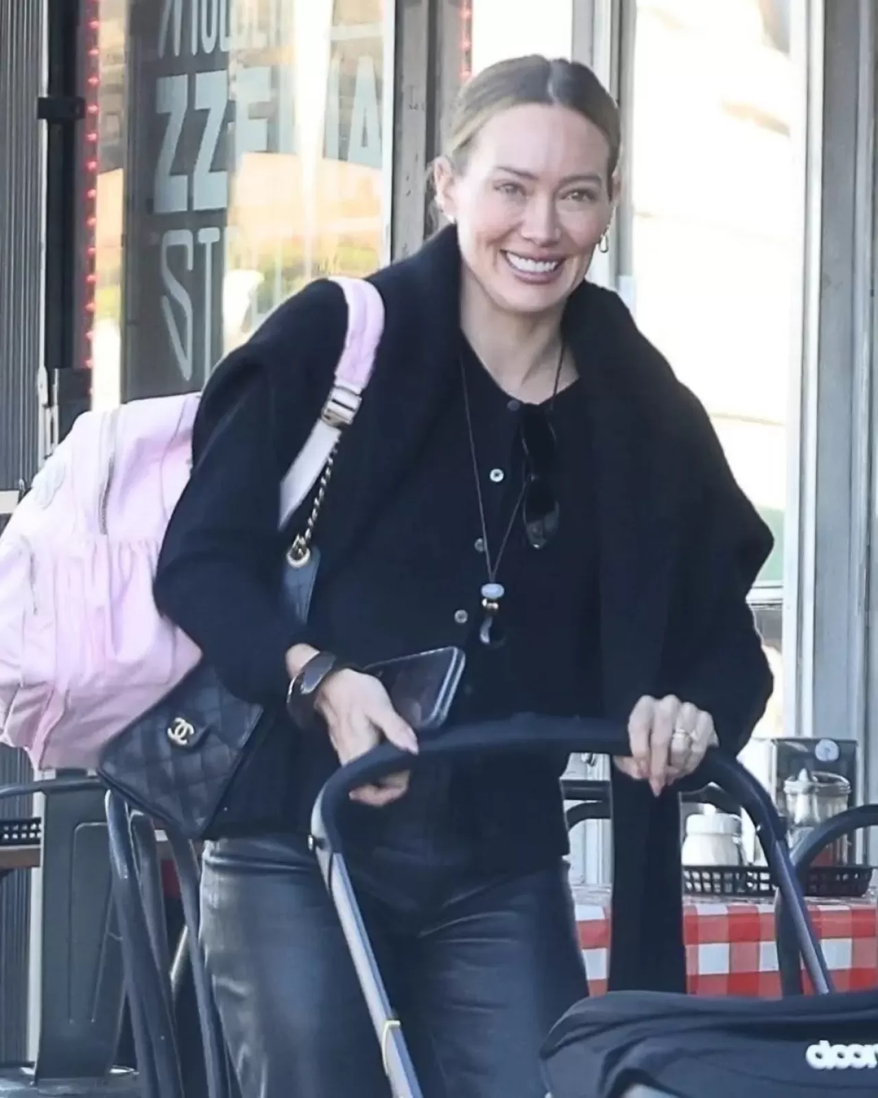 Hilary Duff, Los Angeles'ta Görüntülendi