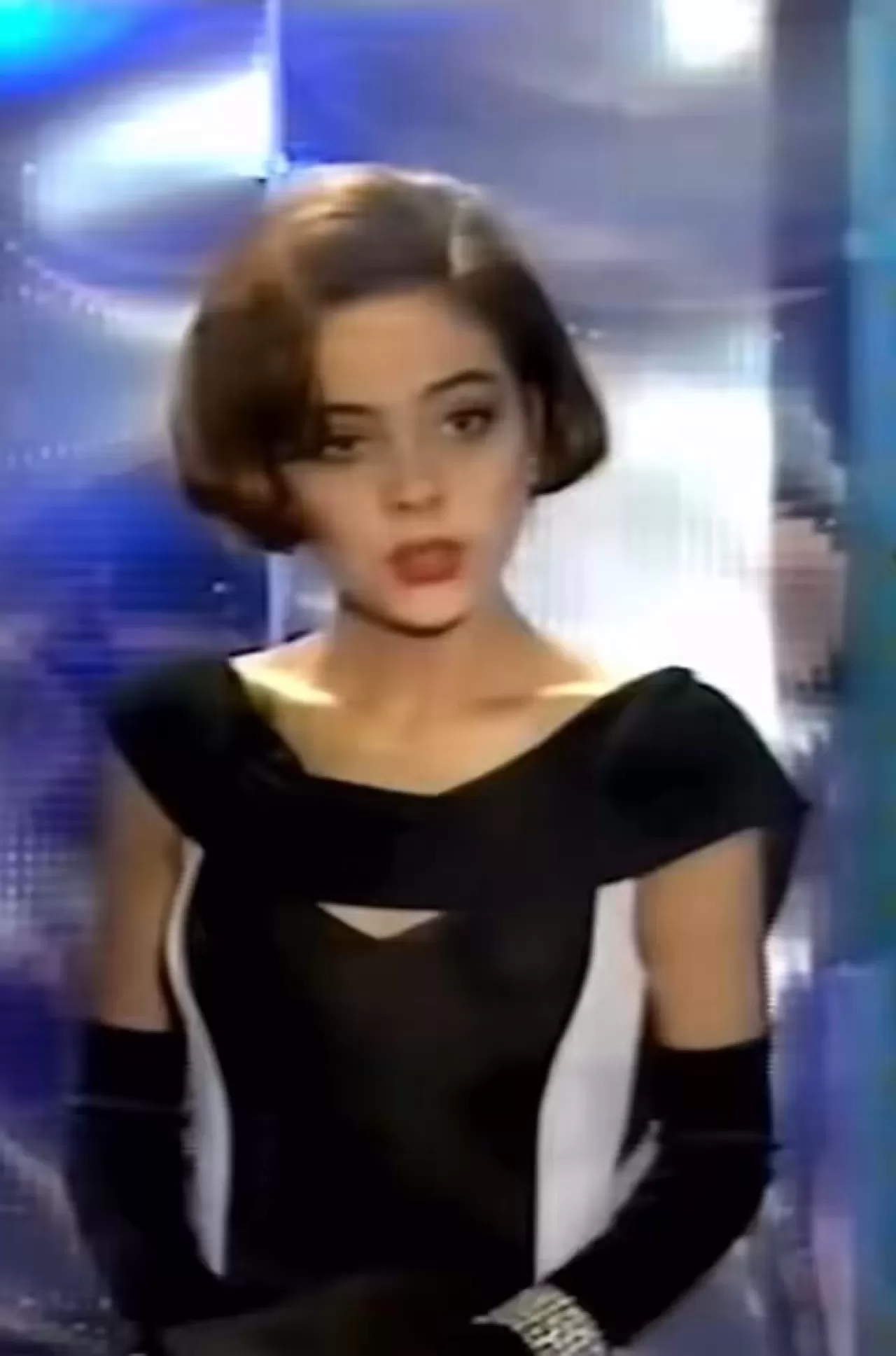 Ebru Gündeş'in Müzik Kariyeri 1992 Yılında Başladı