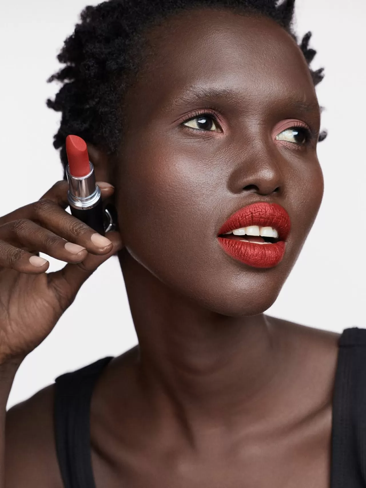 MAC Cosmetics'in En Çok Satan Ruju 'Chili' ile Tarzı Belirliyor