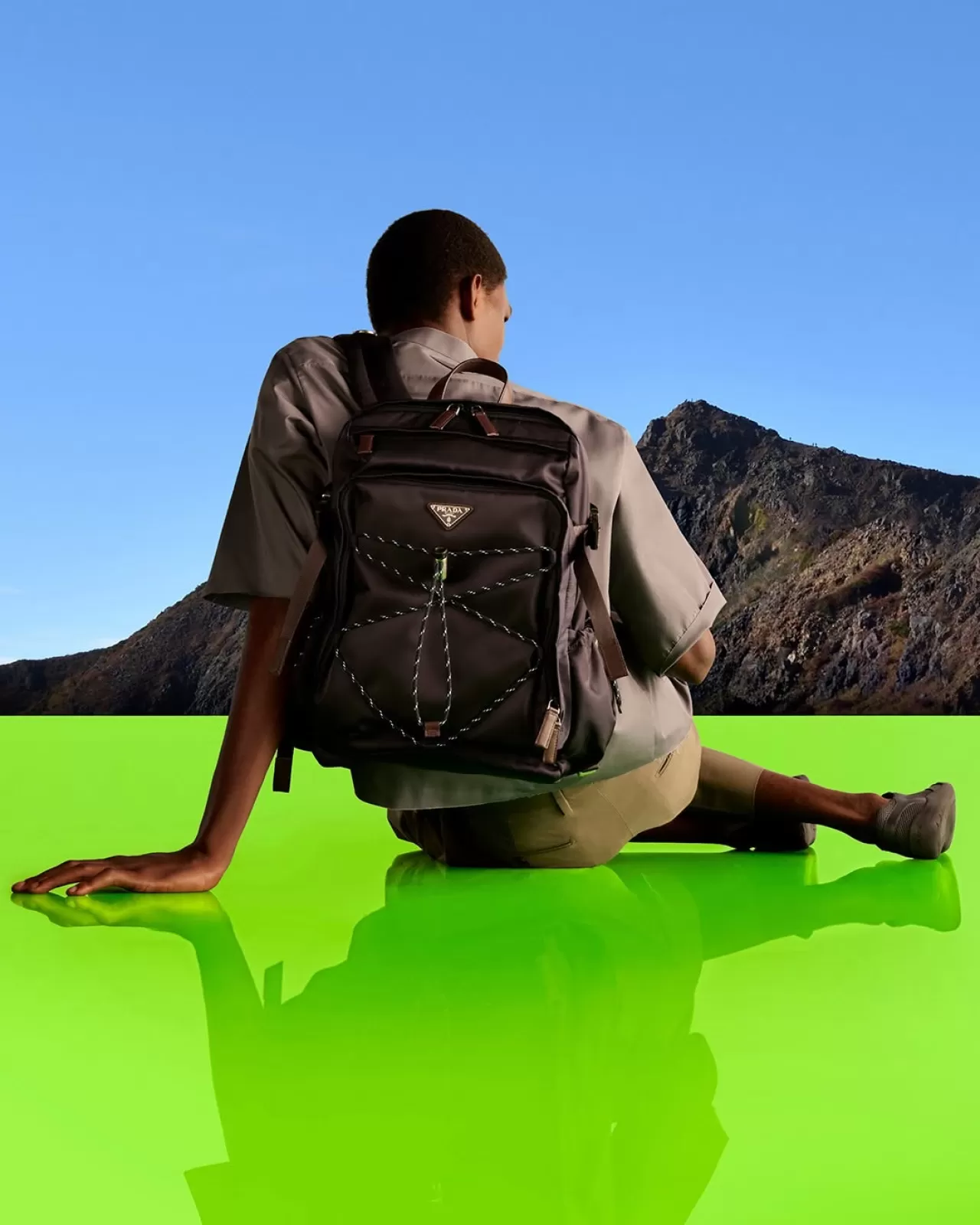 Prada, SS26 Koleksiyonu İçin Arşiv Ruhunu Canlandırıyor