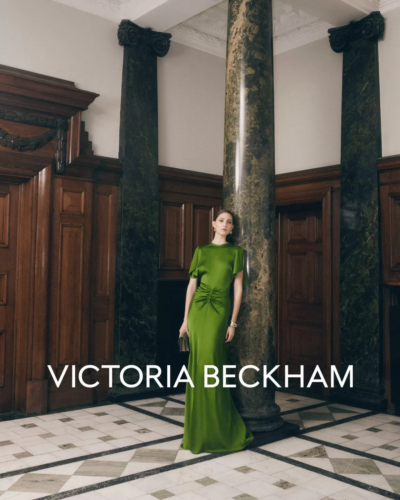 Victoria Beckham'dan 'Radiance' Koleksiyonu: Isabella Elbisesi İle Zarafet Vurgusu