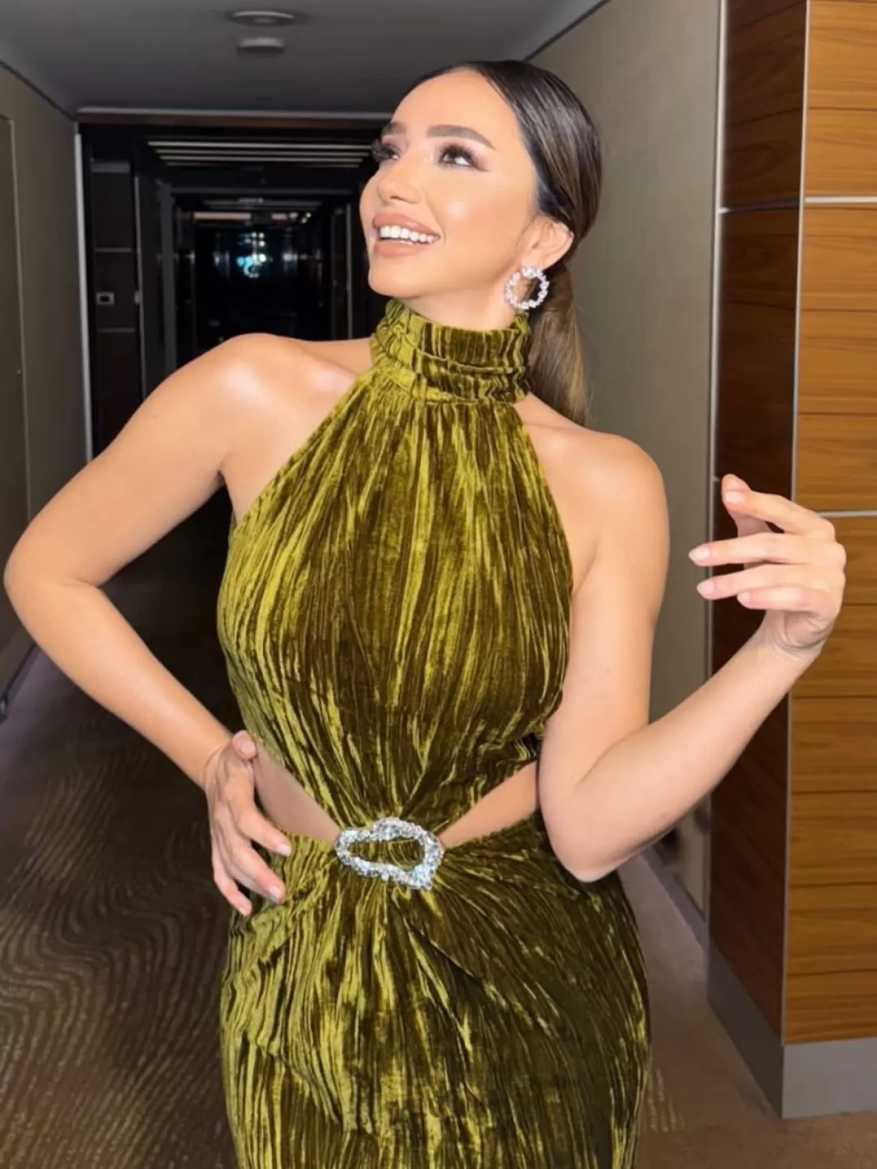 Öykü Gürman, İzmir'deki Konser Öncesi Sahne Arkasında