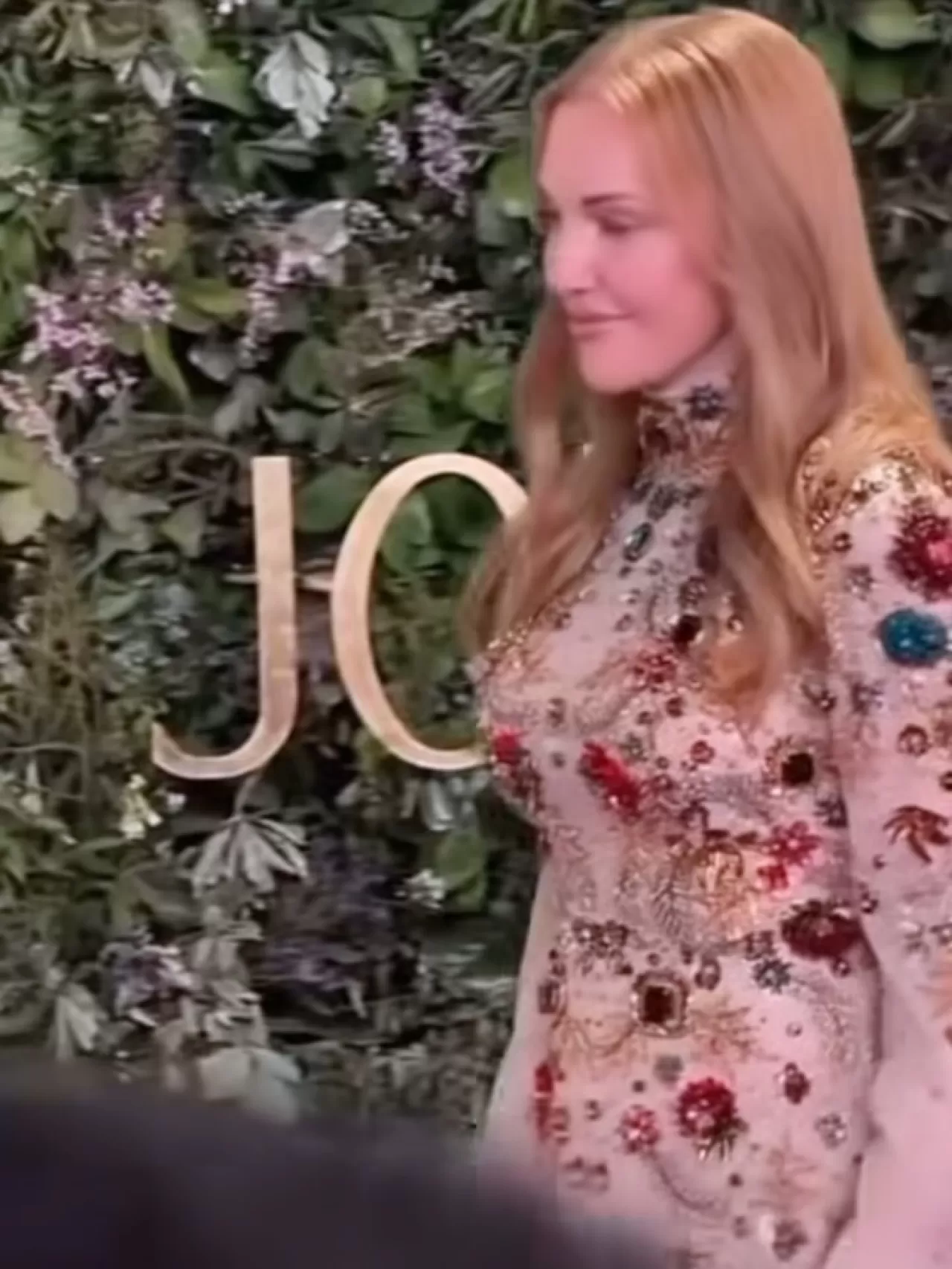 Meryem Uzerli, Joy Awards 2026'da Sahne Aldı