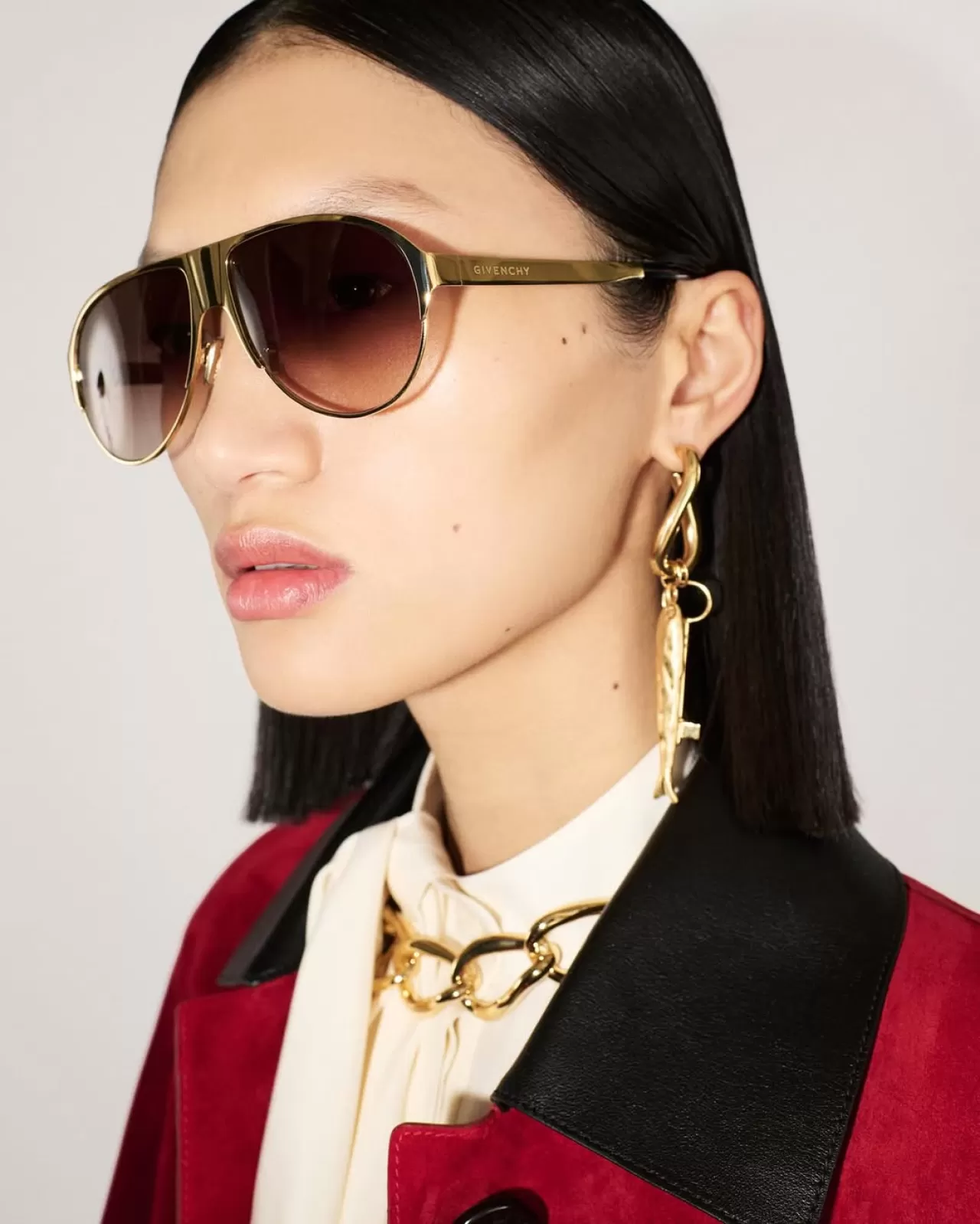 Givenchy'nin Paris Moda Haftası'ndaki Son Koleksiyonunda Cesur Aksesuarlar Dikkat Çekti