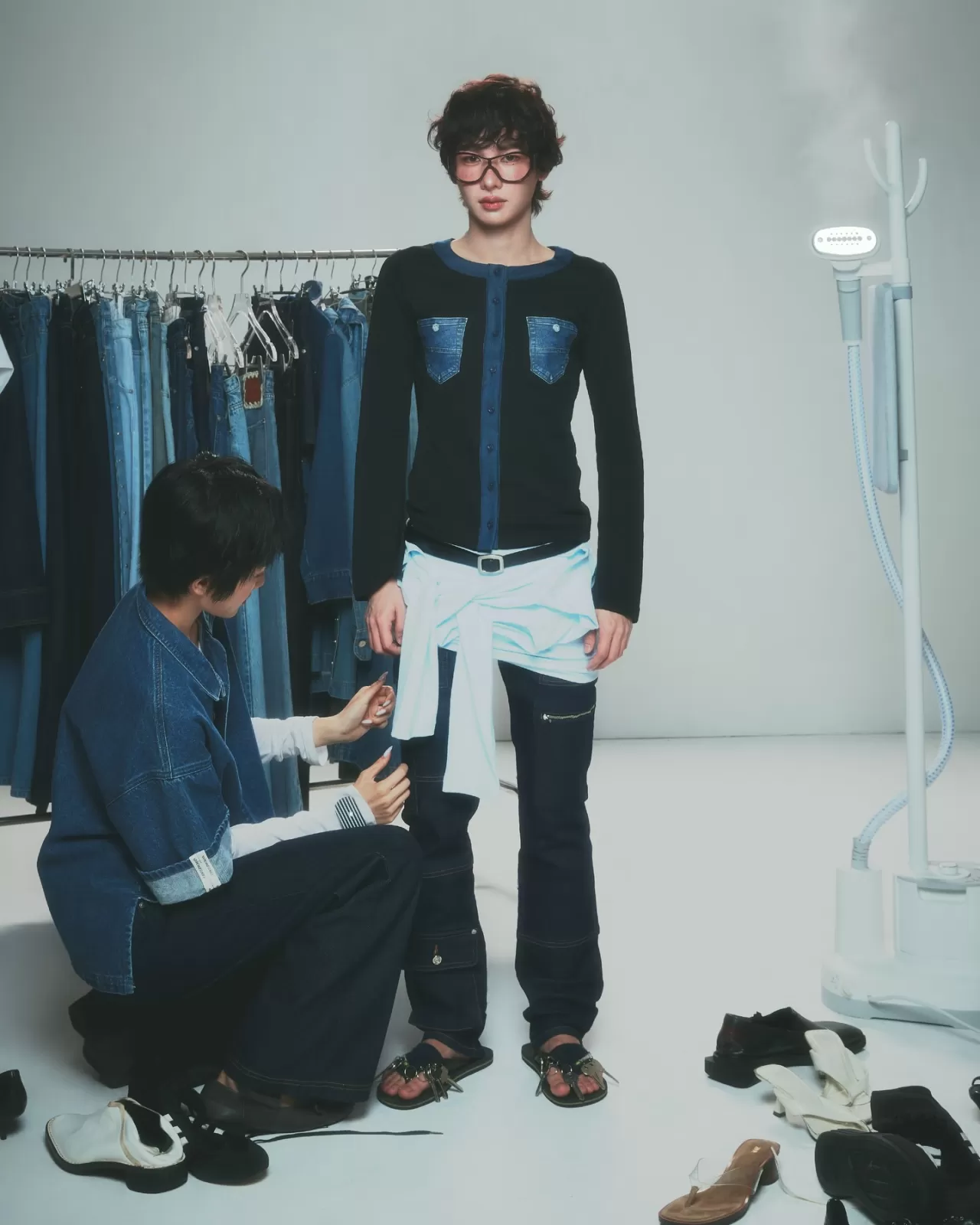 Gun Atthaphan, GENTLEWOMAN ile Unisex Bir Denim Koleksiyonuna İmza Attı