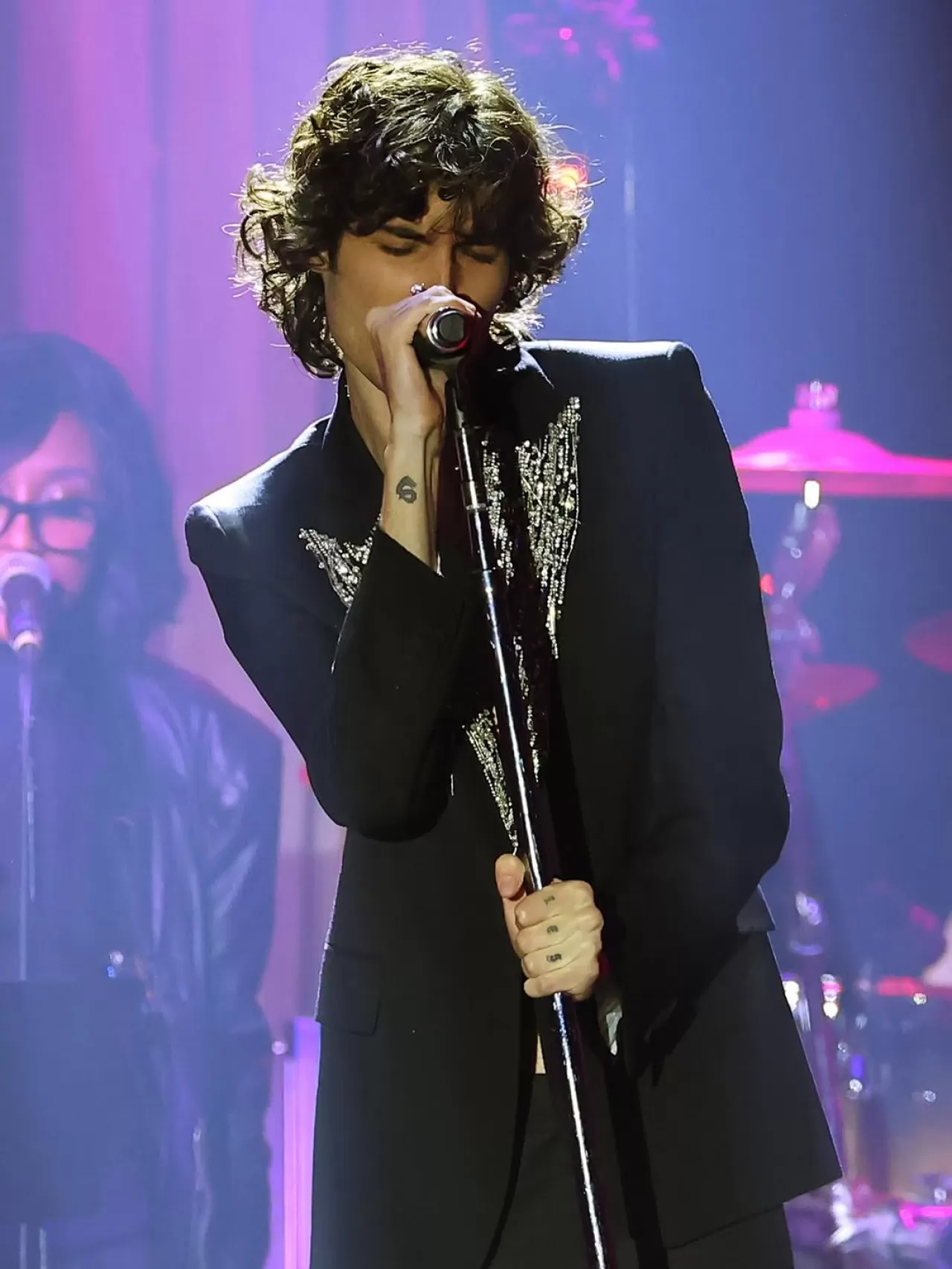 Alexander McQueen'ın Göz Alıcı Tasarımı Pre Grammy Galası'nda Sahne Aldı