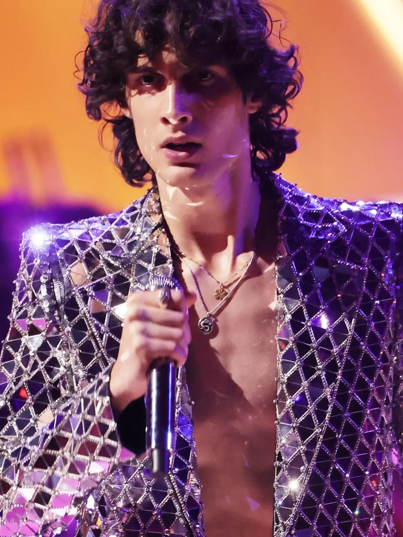 Darren Criss, Grammy Ödül Töreni'nde John Hardy Takılarıyla Sahne Aldı