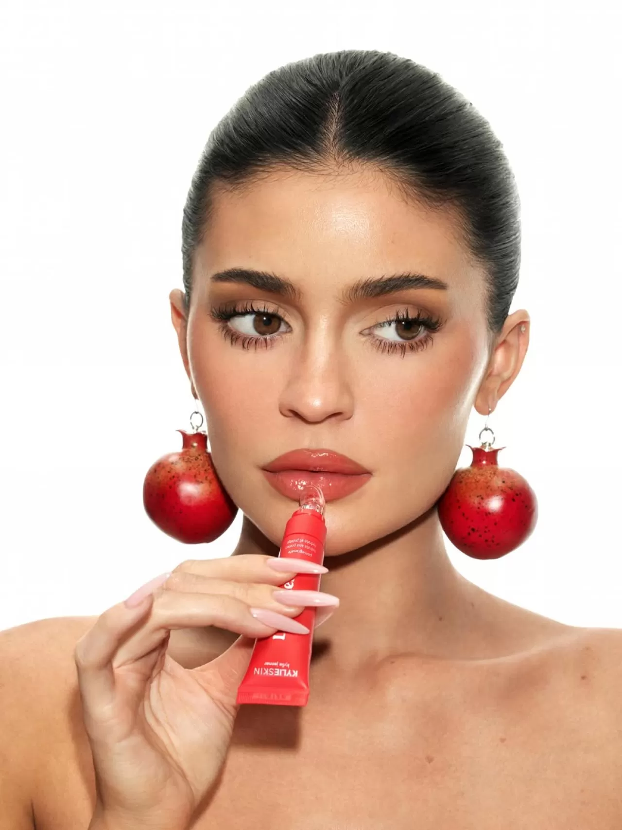 Kylie Cosmetics'ten Yeni Ürün: Nar Esintili Dudak Bakımı Pazar Günü Raflarda