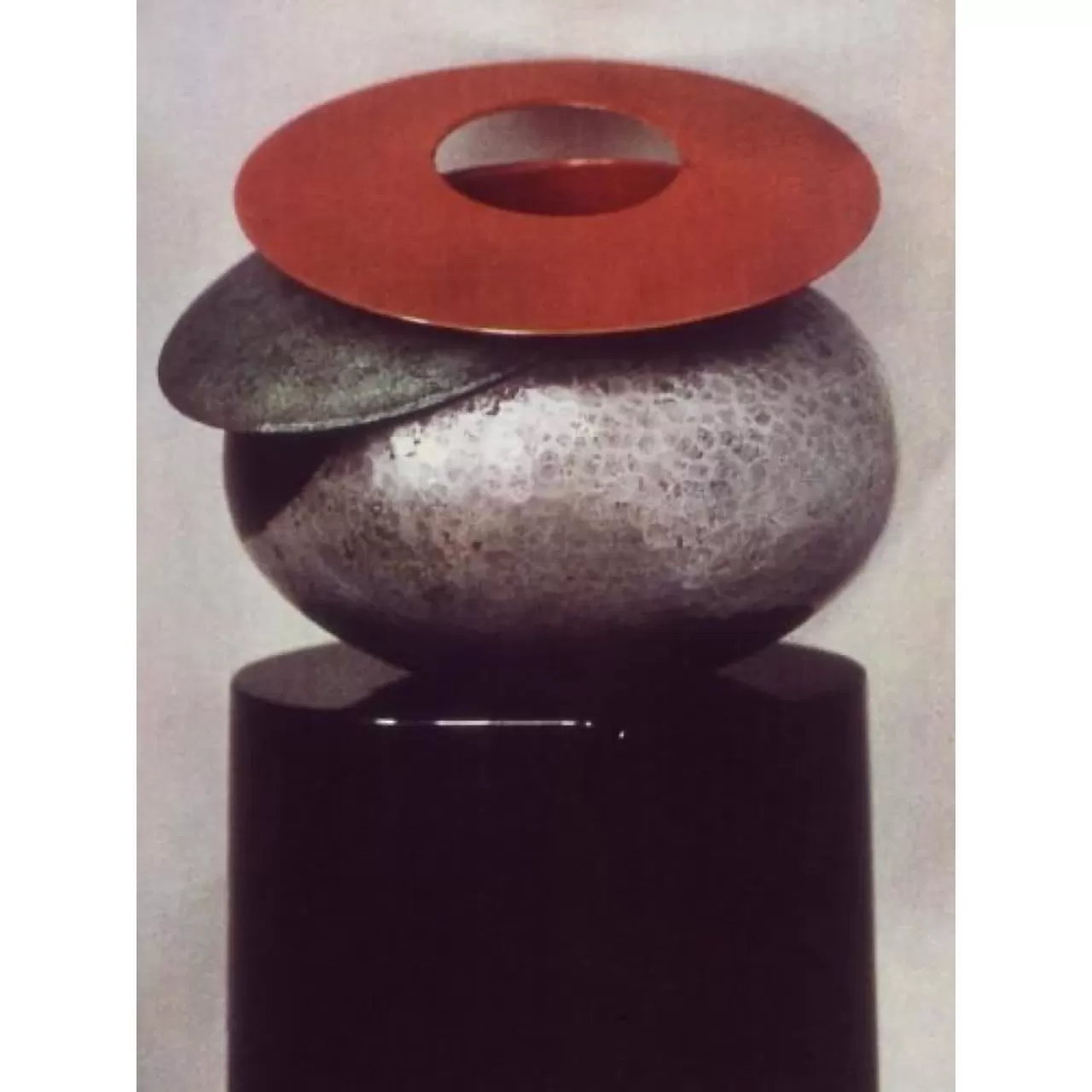 Sheila Metzner'ın "Double Wing Dunand Vase" Fotoğrafı Sanat Dünyasında Yeniden Gündemde