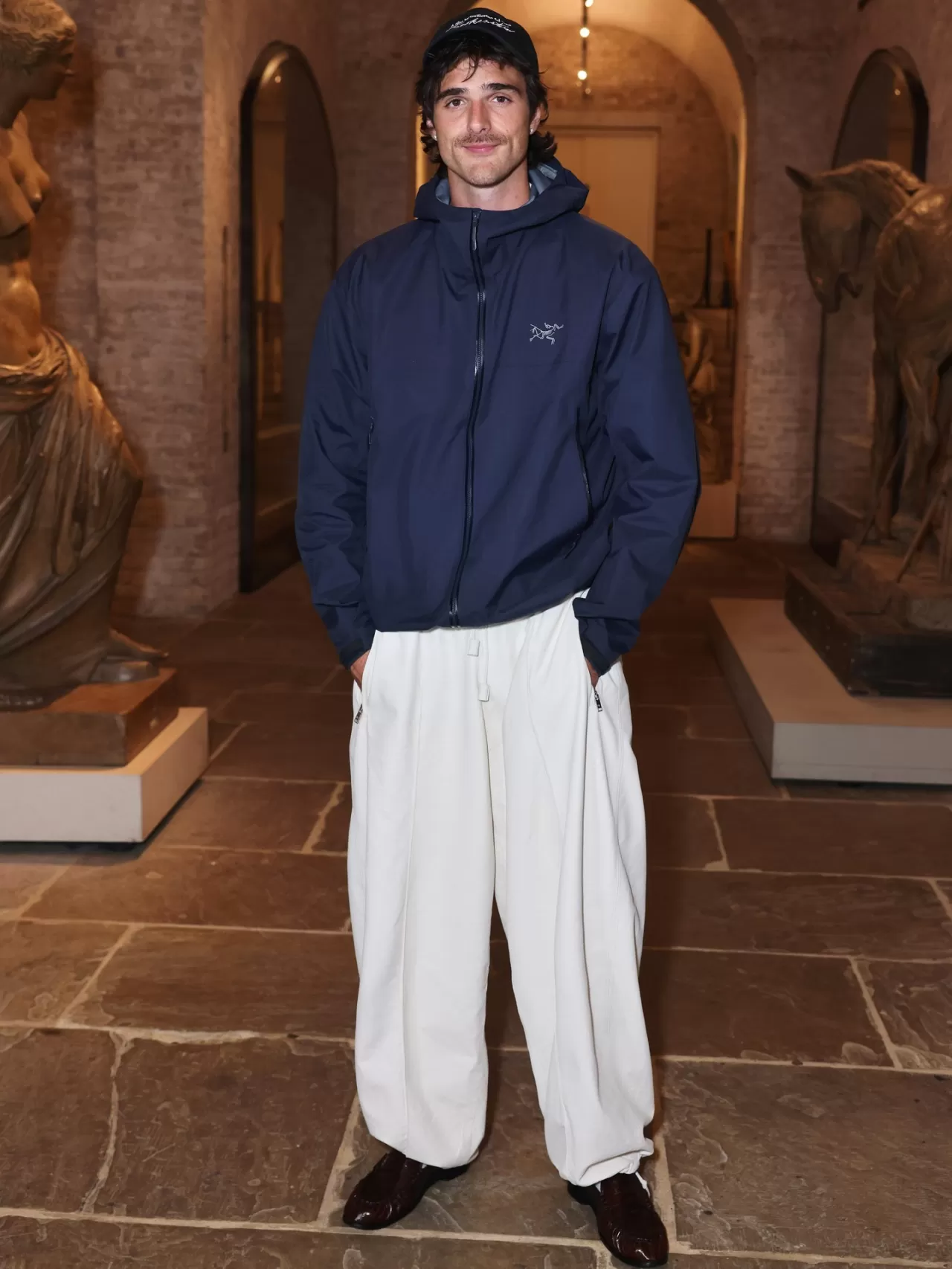 Jacob Elordi'nin Şehir Stili: Arc'teryx ve YSL ile Minimalist Bir Kombin