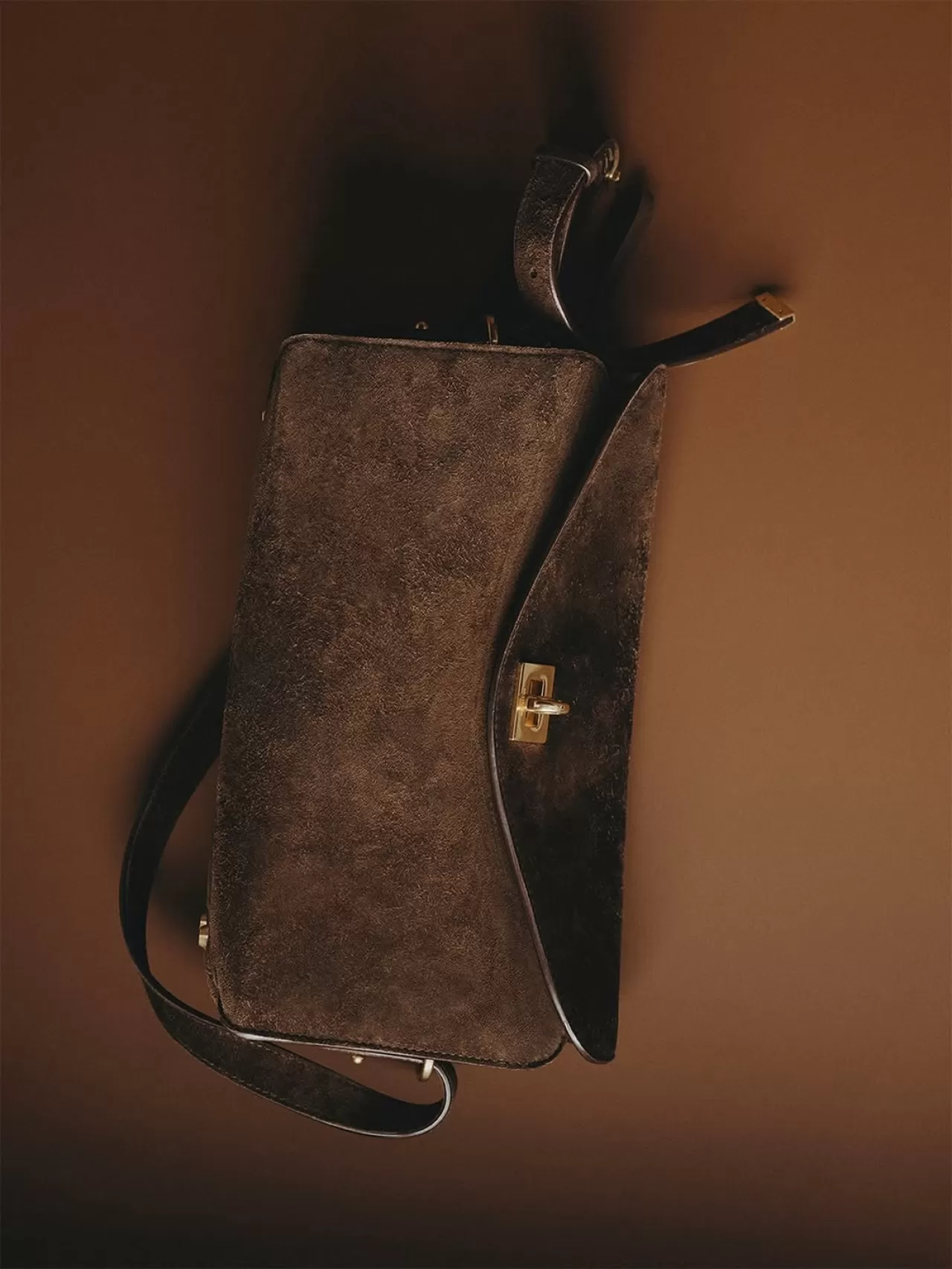 Balenciaga, Yeni 'Le 7 Bag' Koleksiyonunu Tanıttı