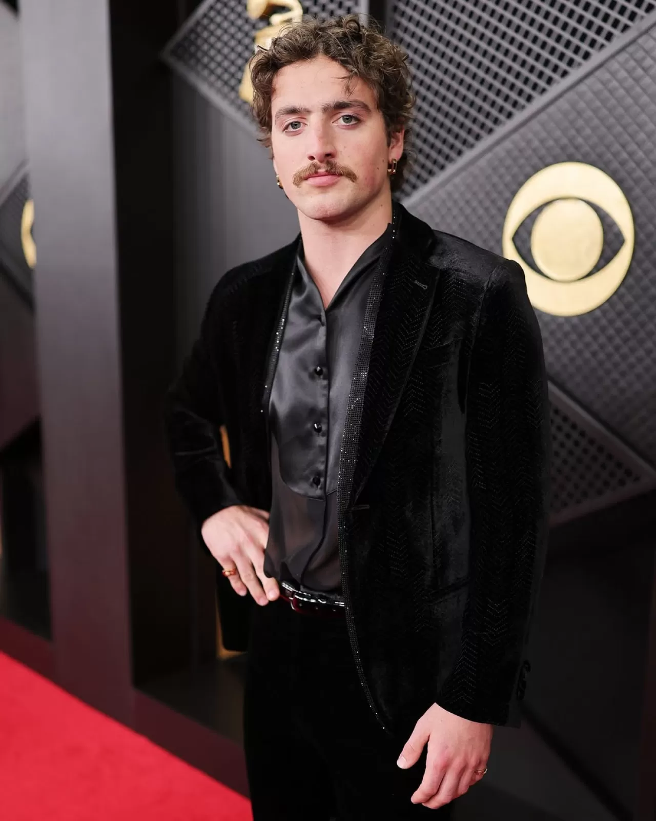 Benson Boone'un Erişilebilir Tarzı: TAG Heuer Vintage Saatine Göz Atıyor