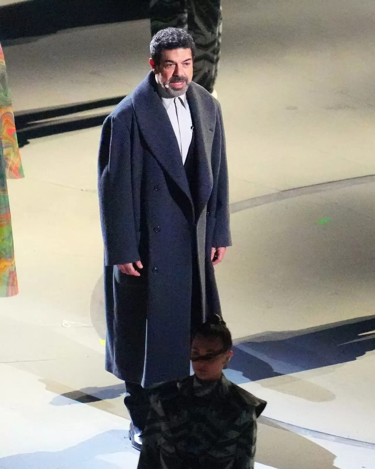 Milano Cortina 2026 Açılış Töreninde Pierfrancesco Favino, Giorgio Armani'nin Velvet Takım Elbisesiyle Sahne Aldı